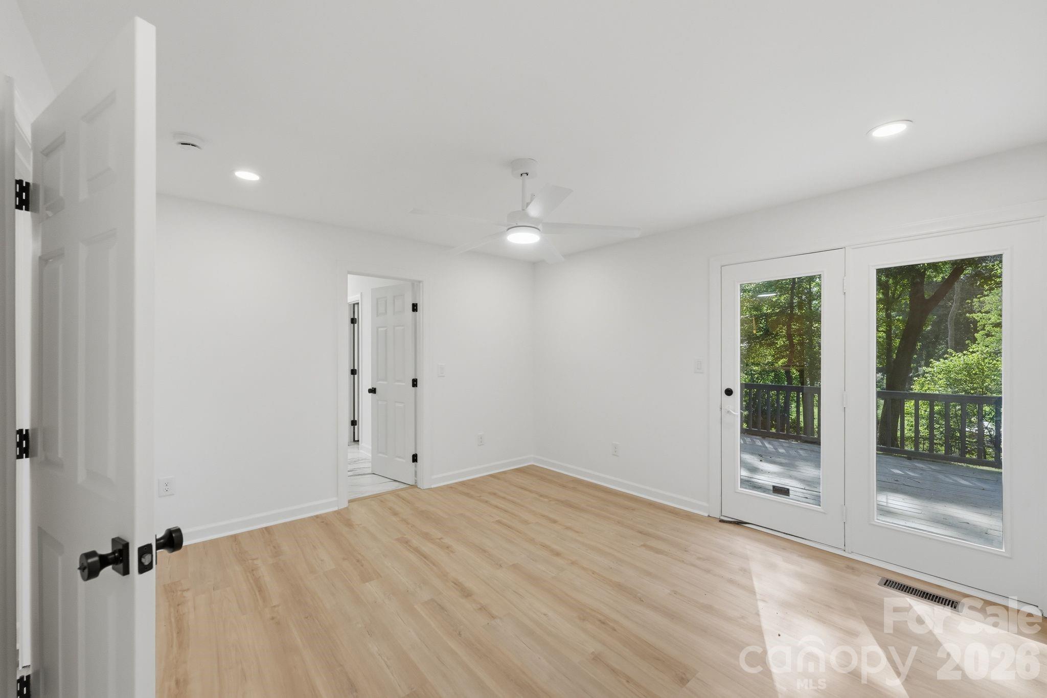 3323 Lincoln Lane Property Photo 27