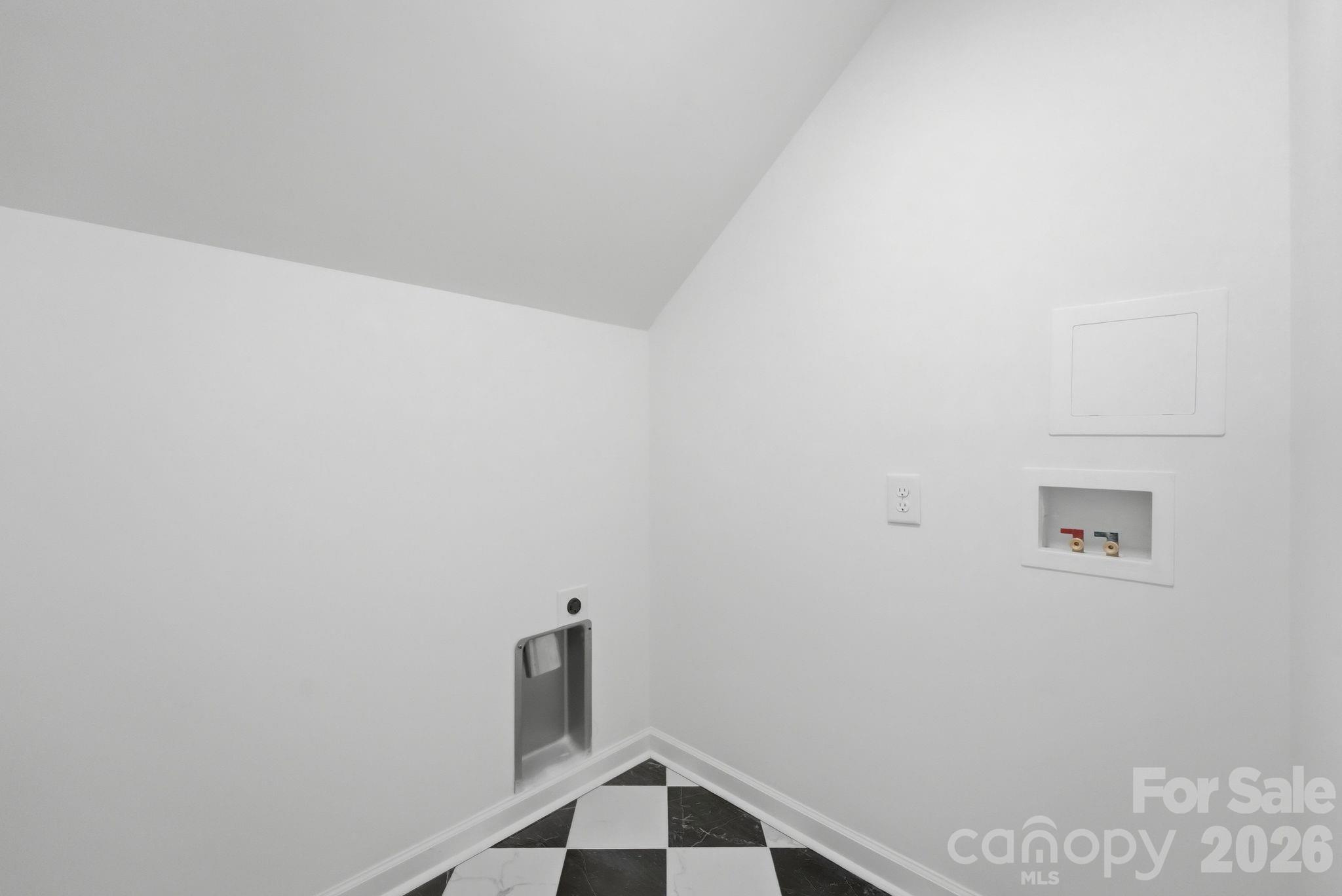 3323 Lincoln Lane Property Photo 41