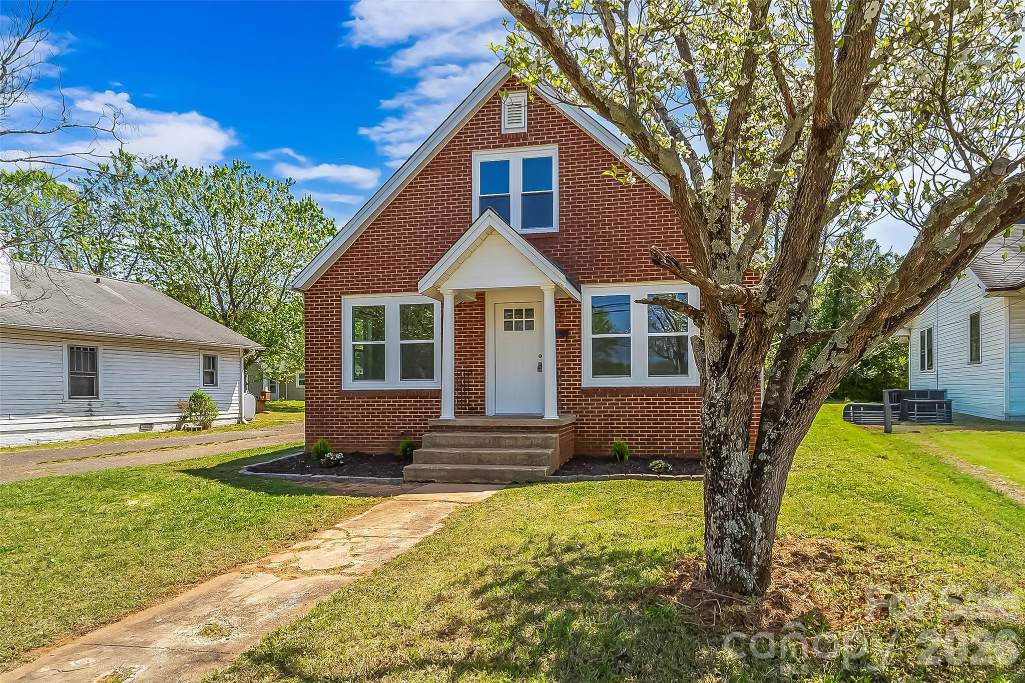 608 E Concord Street Property Photo 2