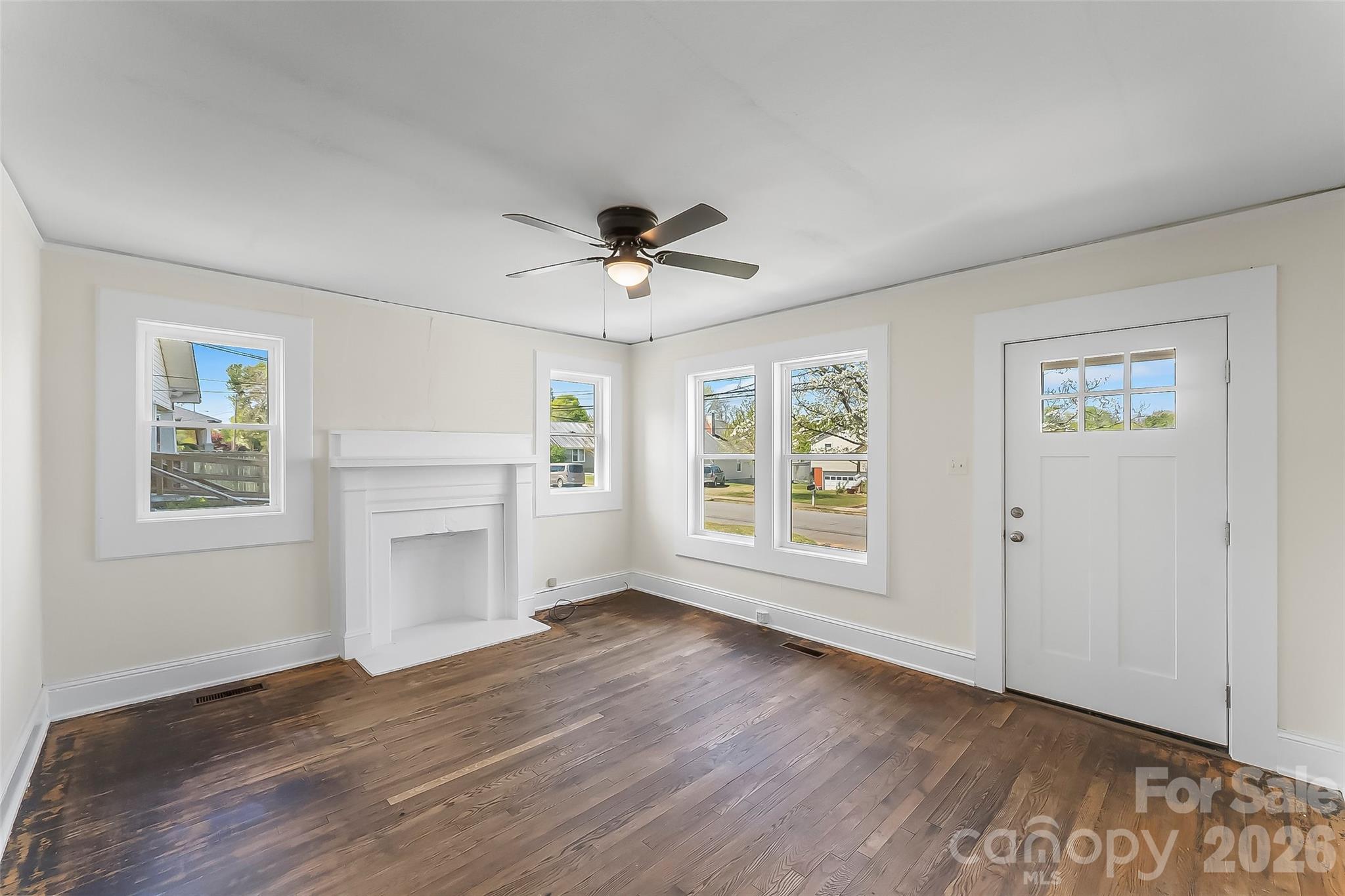 608 E Concord Street Property Photo 4