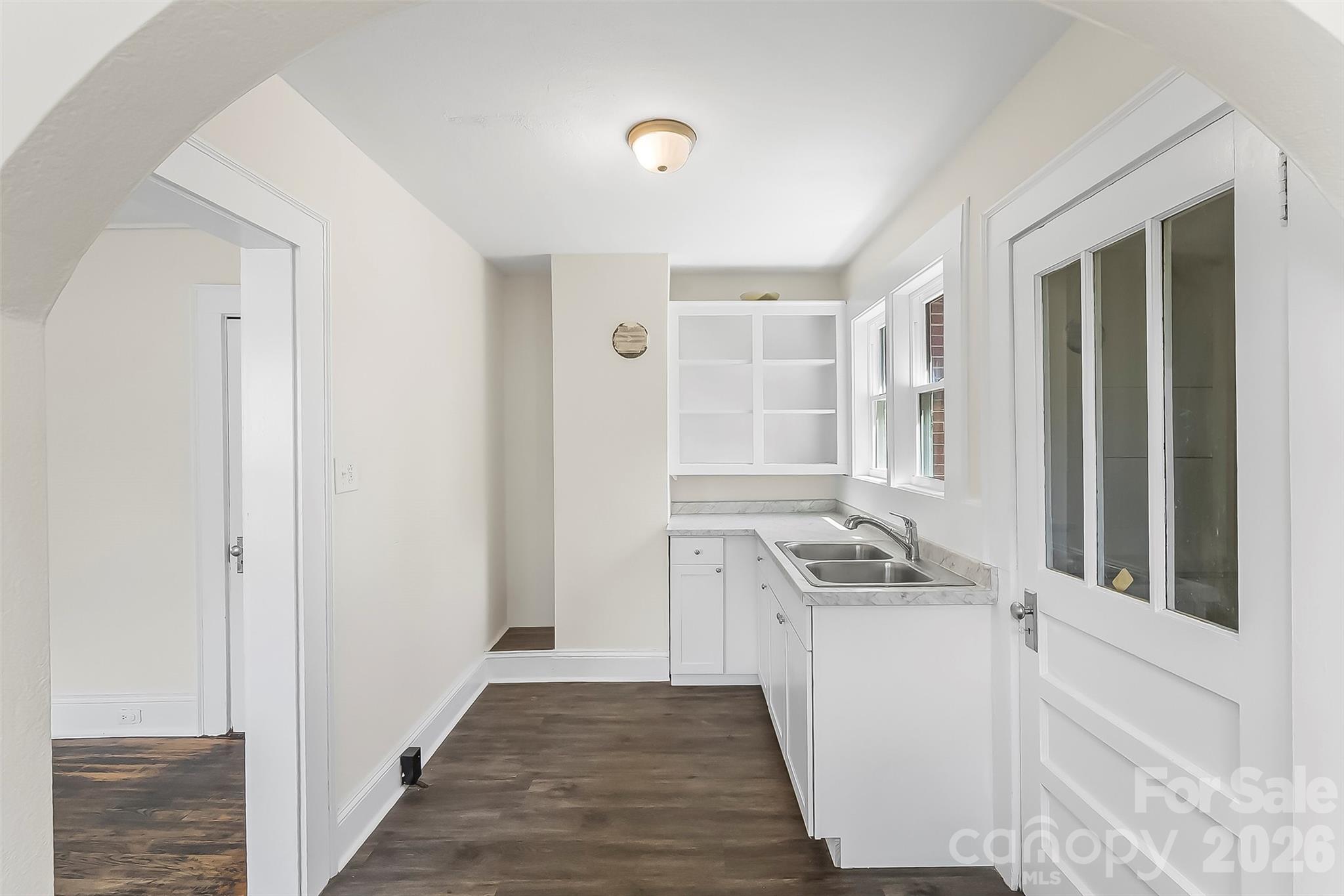 608 E Concord Street Property Photo 7
