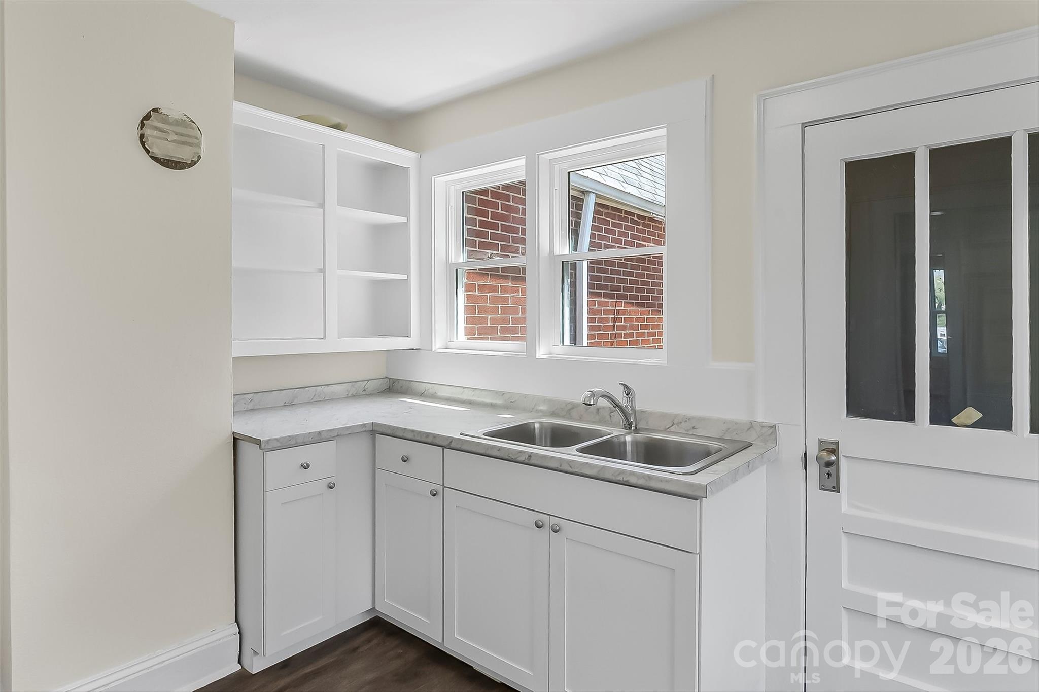 608 E Concord Street Property Photo 8
