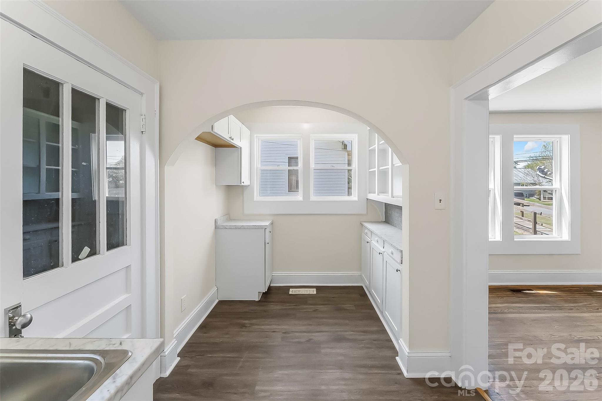 608 E Concord Street Property Photo 9