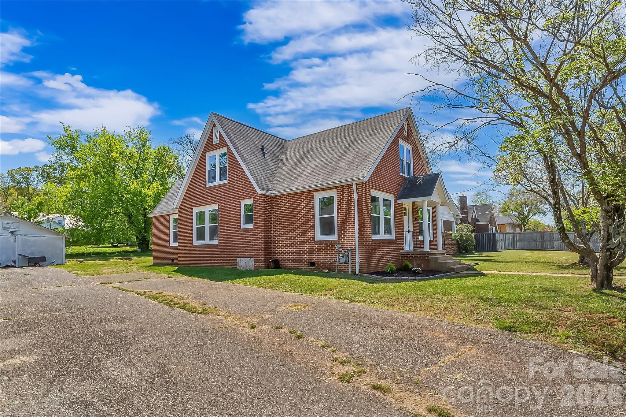 608 E Concord Street Property Photo 21
