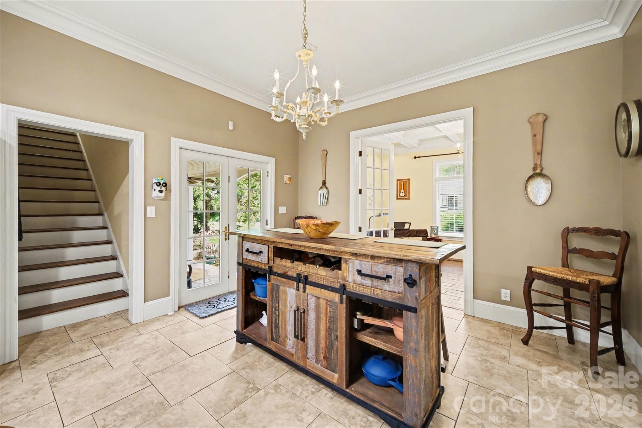 2929 Laura Road Property Photo 11