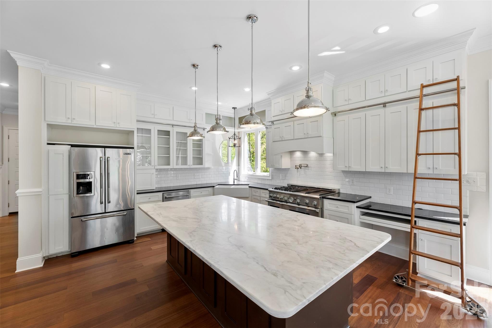 3729 Eaglebrook Drive Property Photo 9