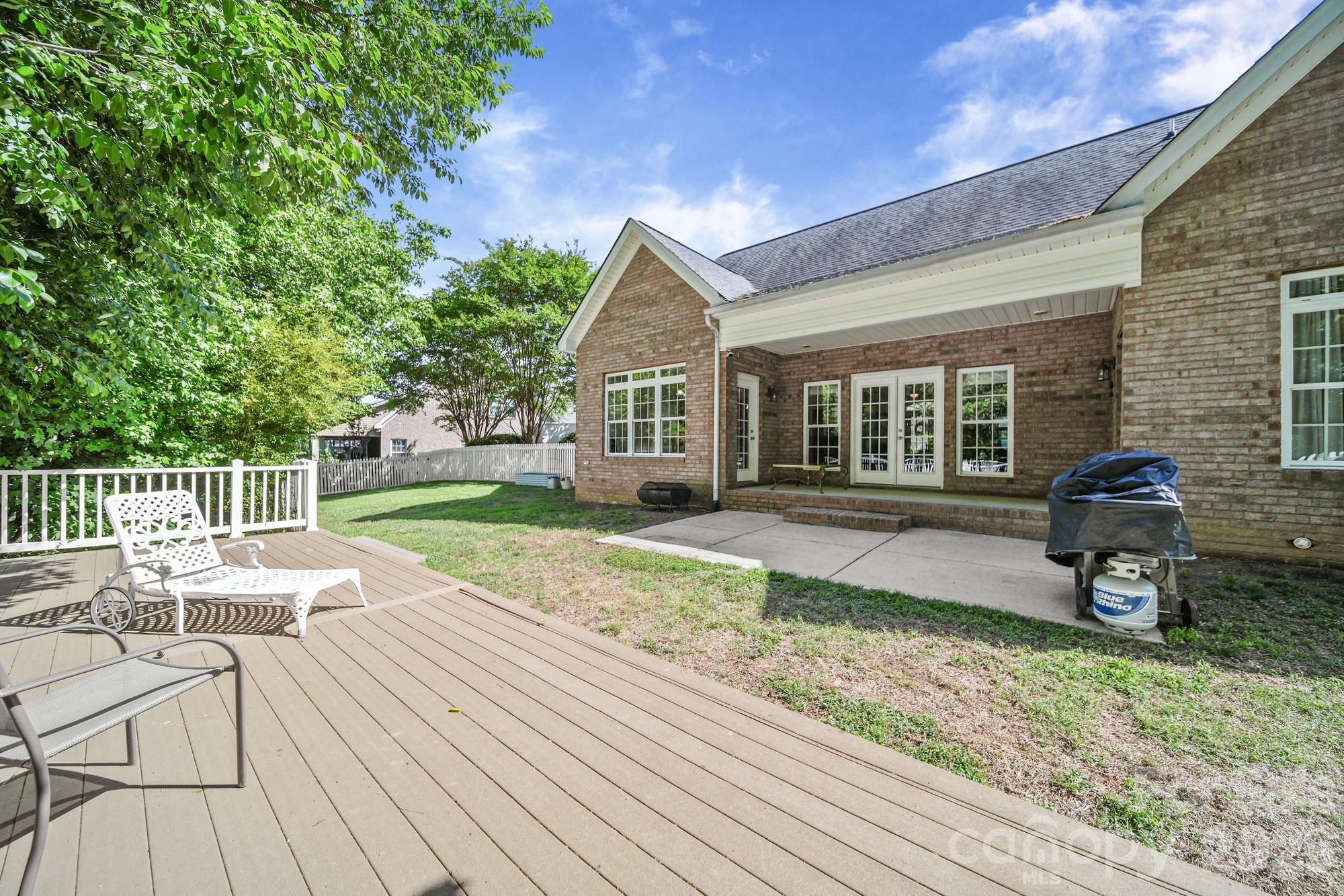 234 Lagoda Drive Property Photo 6