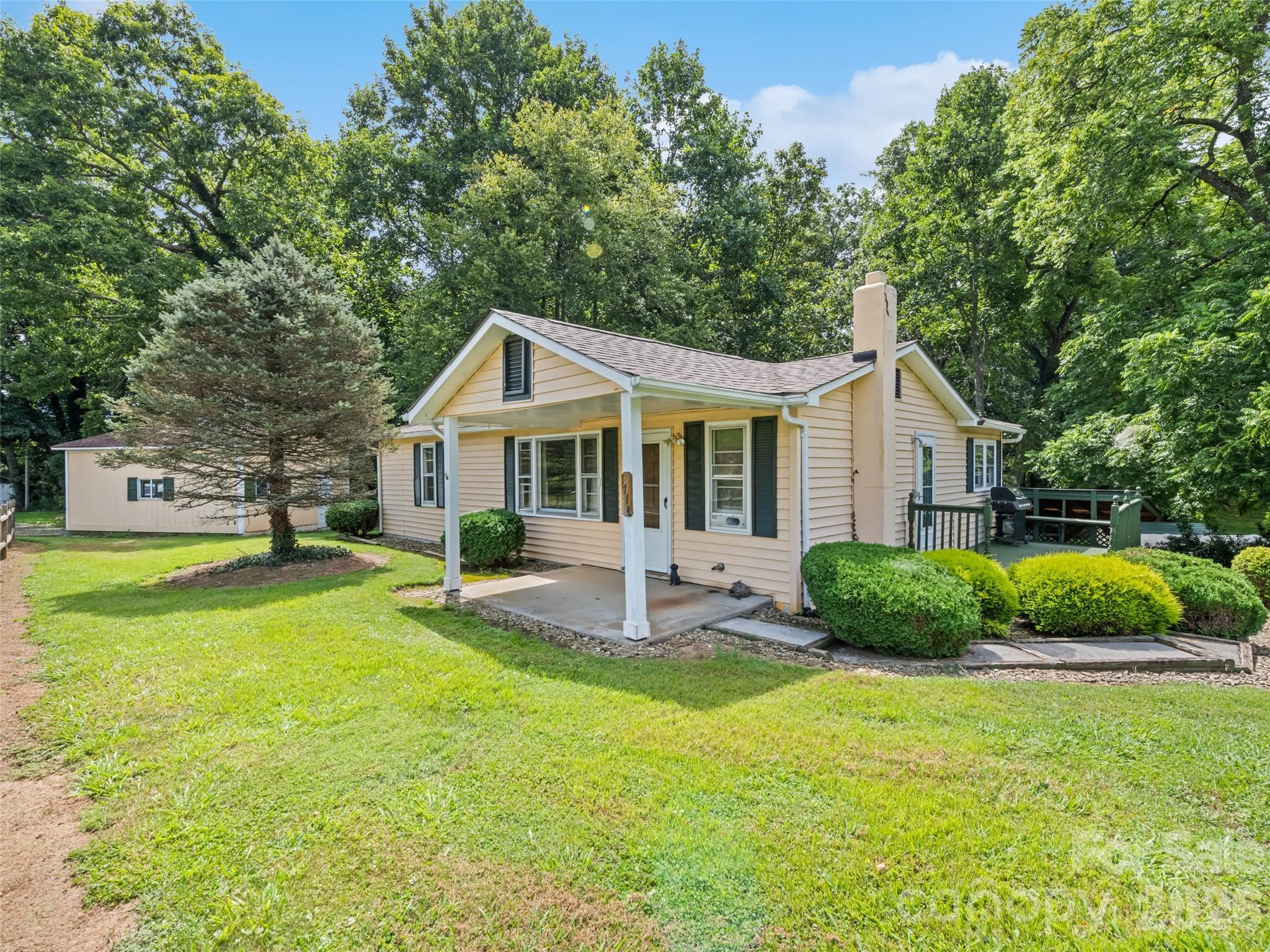 1714 Iron Duff Road Property Photo 1