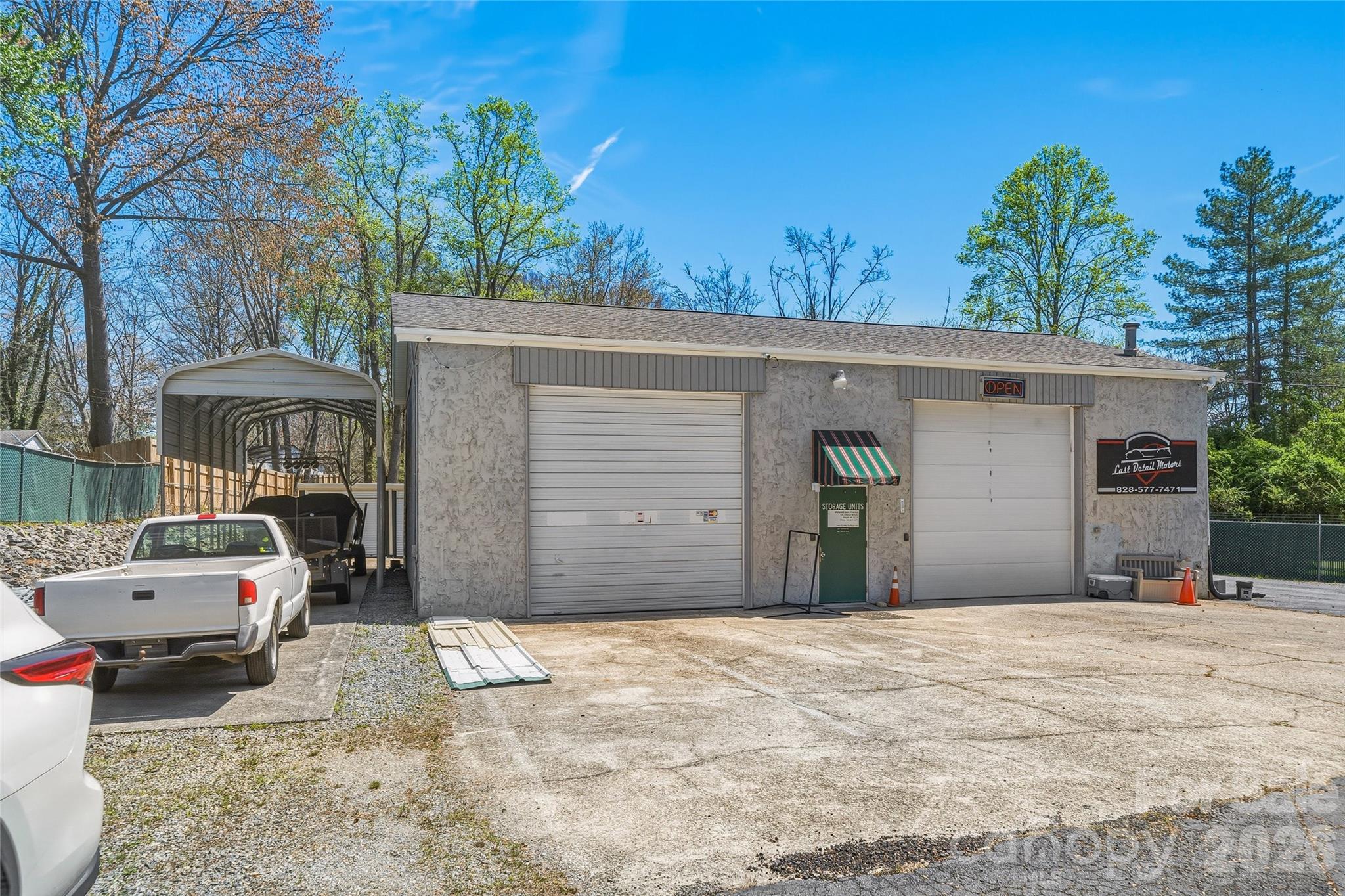 130 Oakland Hill Drive Property Photo 2