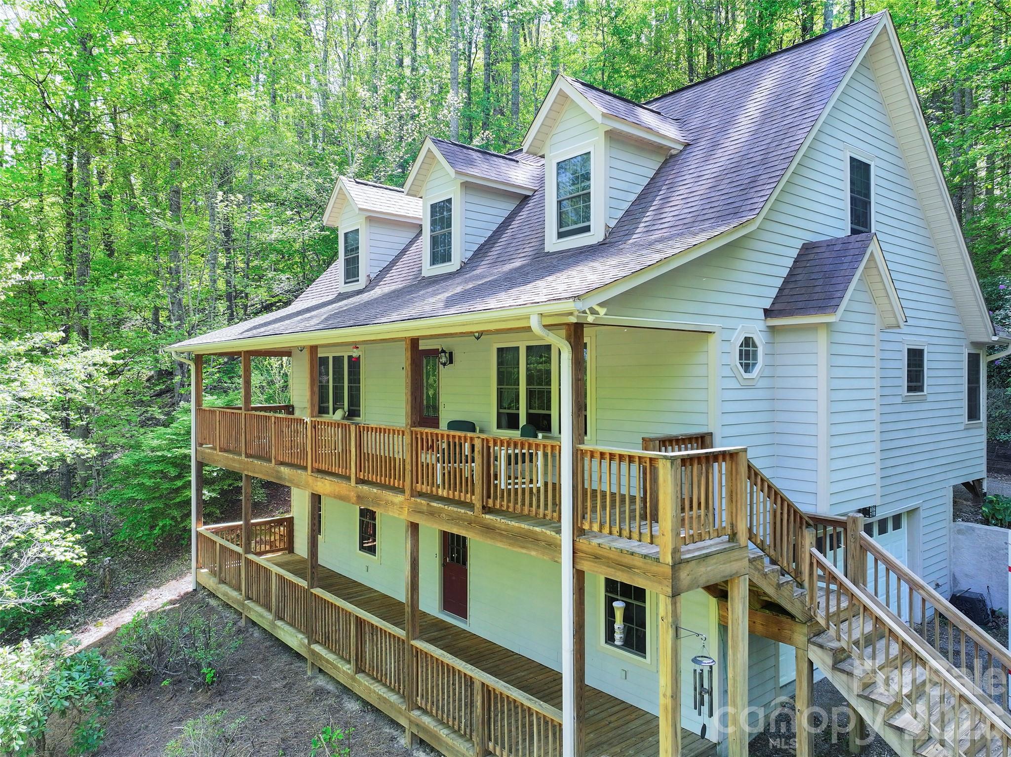 93 Streamside Drive Property Photo 1