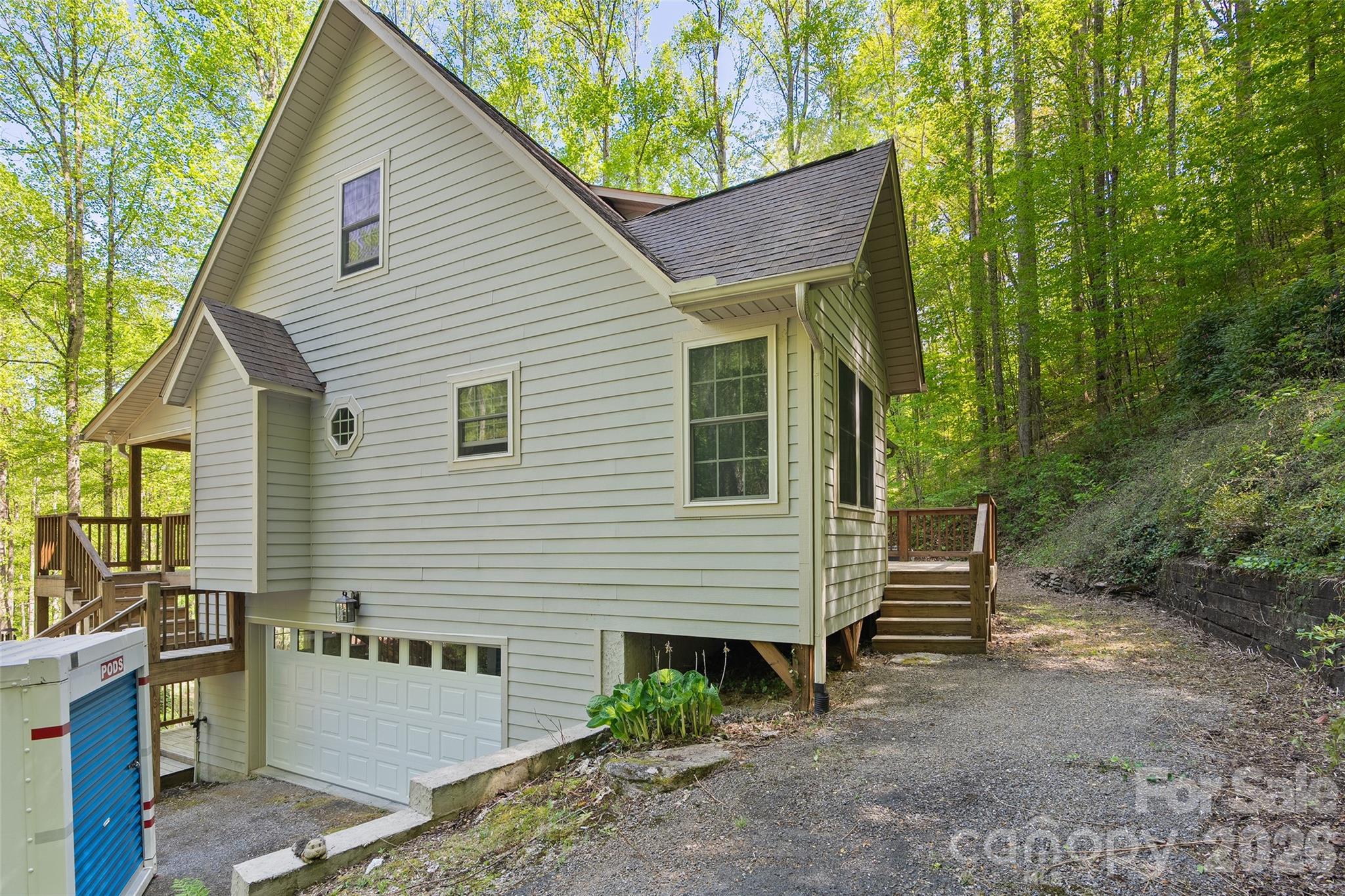 93 Streamside Drive Property Photo 3