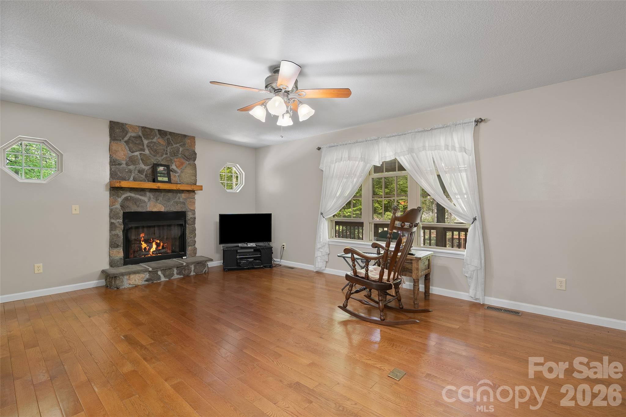 93 Streamside Drive Property Photo 7