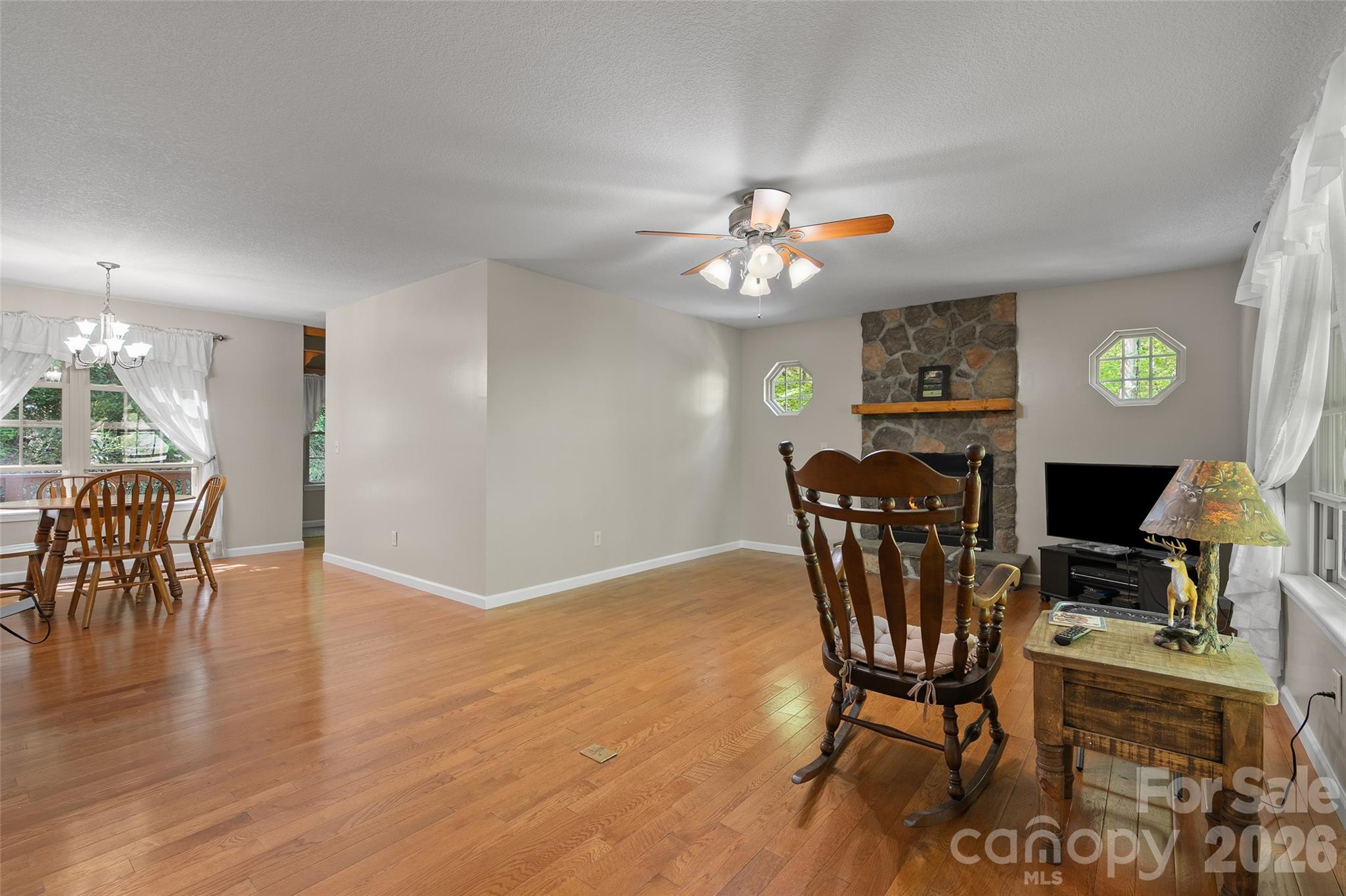 93 Streamside Drive Property Photo 8