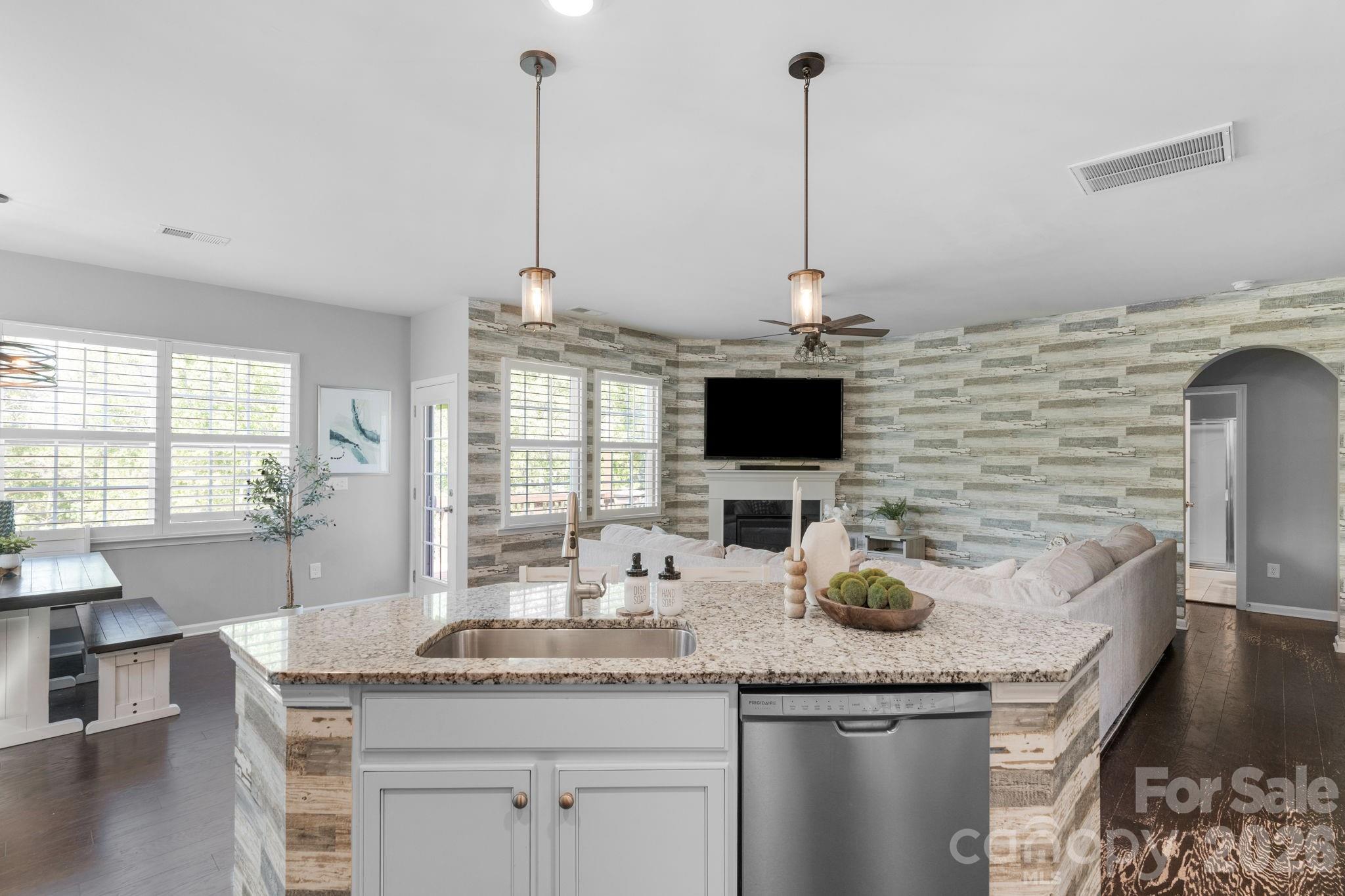 5000 Lily Pond Circle Property Photo 14