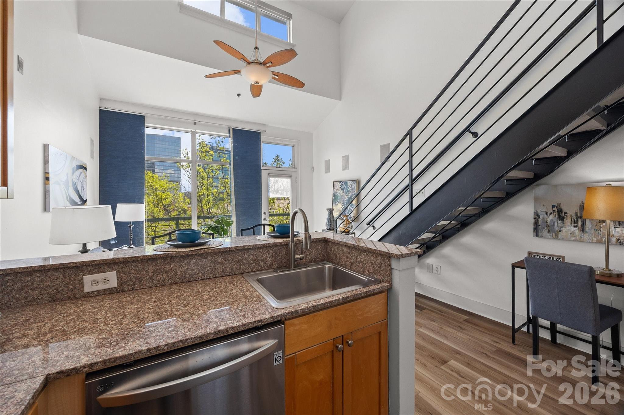 115 E Park Avenue 423 Property Photo 18