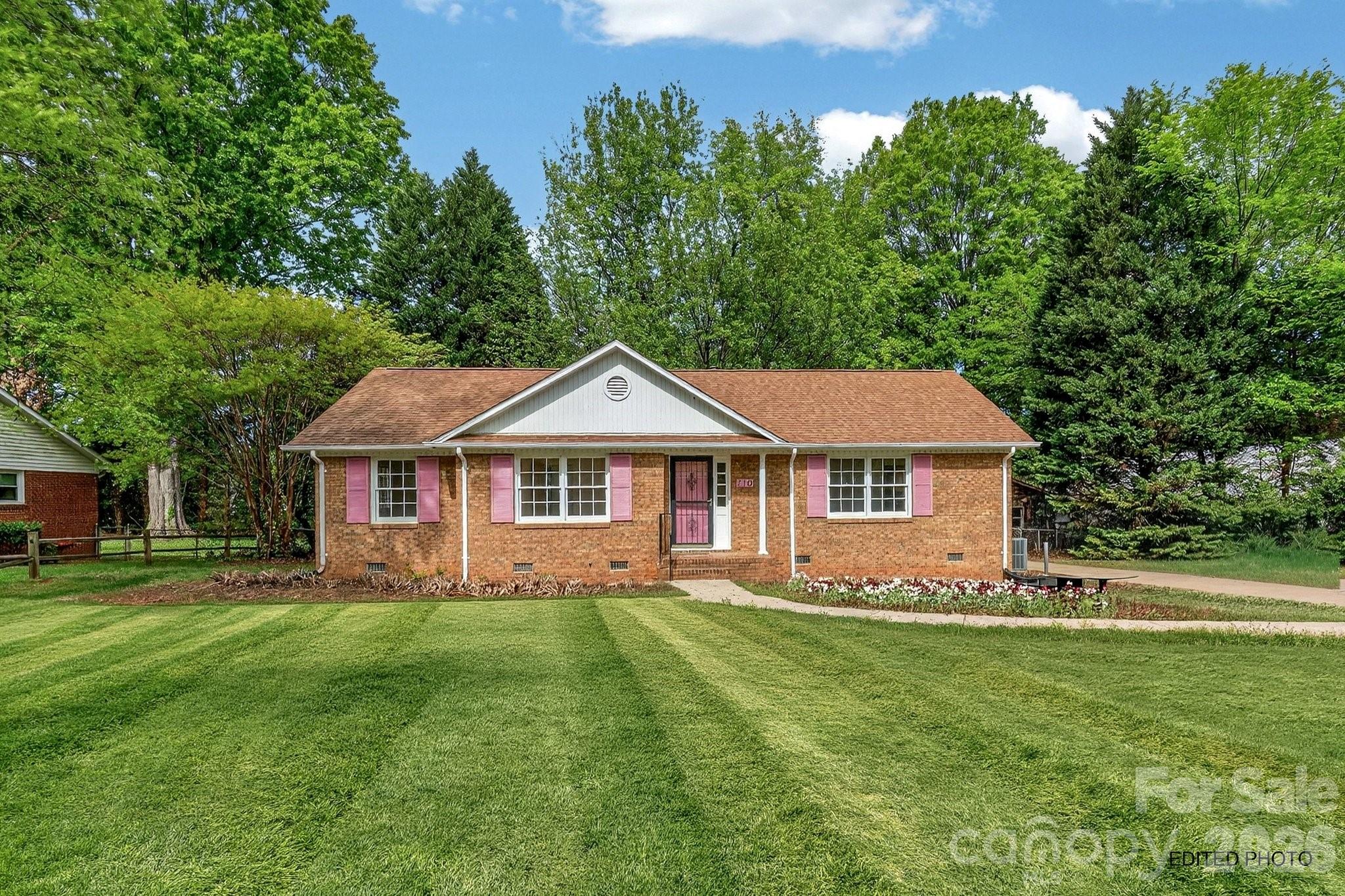 710 Twin Oaks Road Property Photo 2