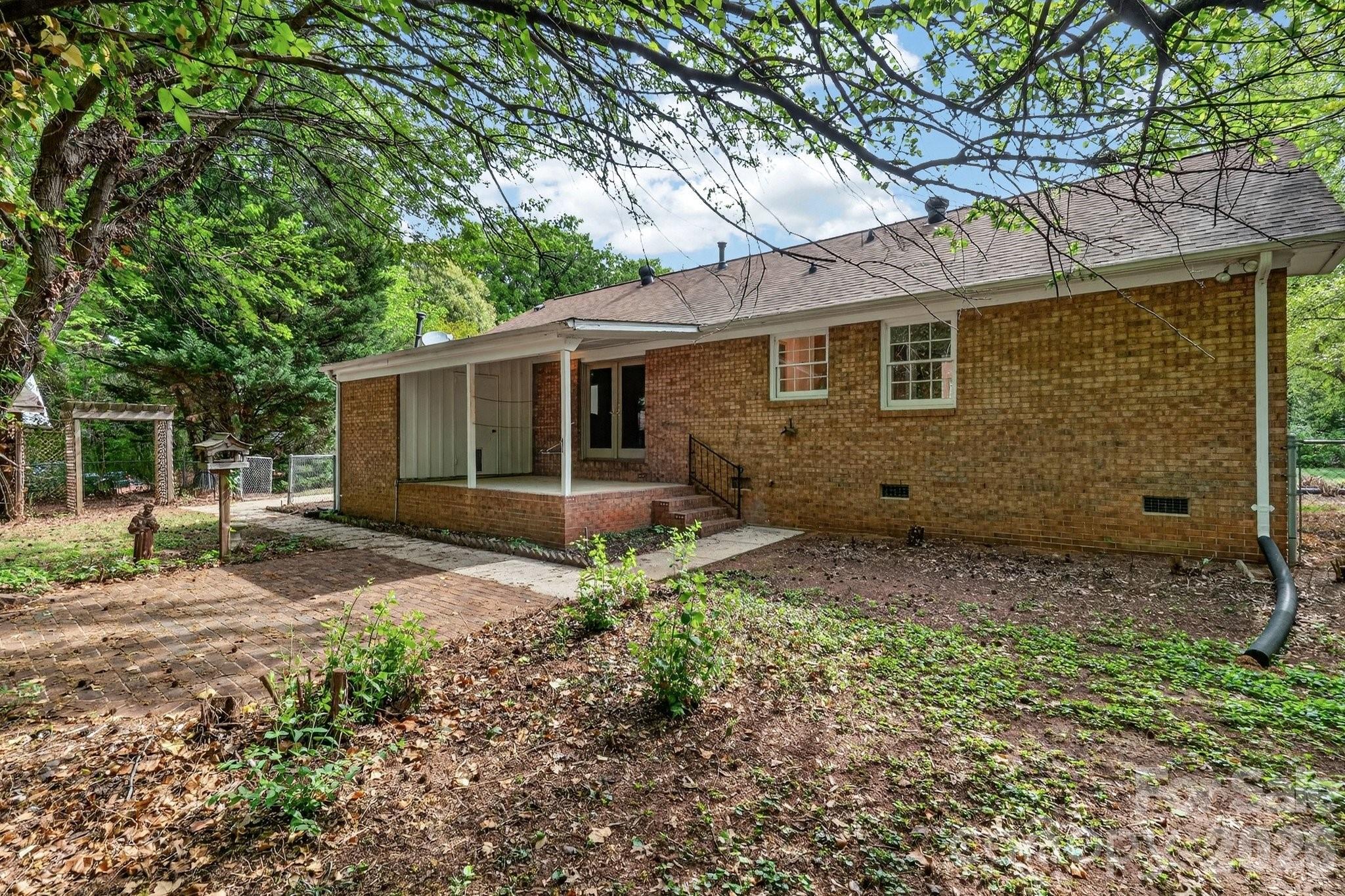 710 Twin Oaks Road Property Photo 3