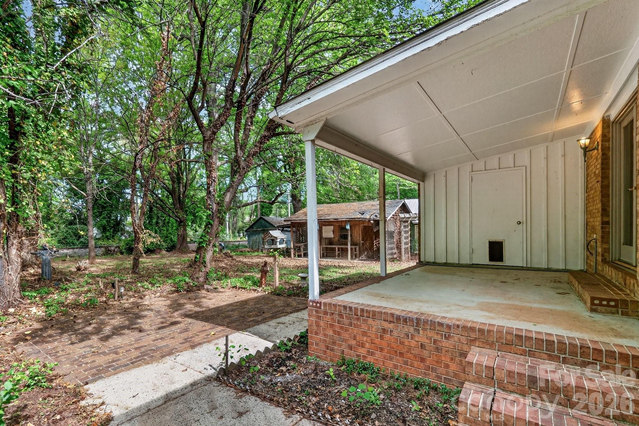 710 Twin Oaks Road Property Photo 5