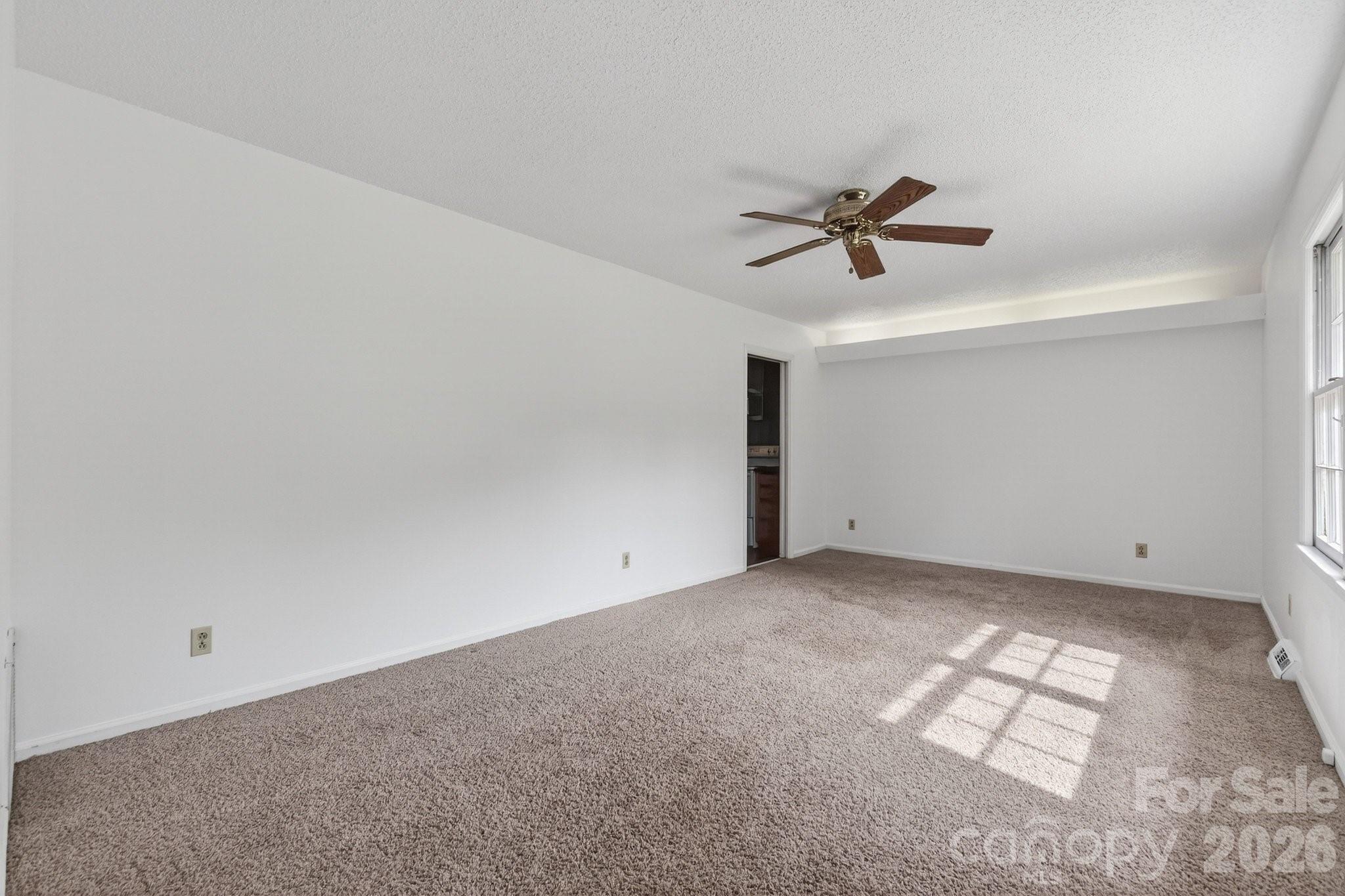 710 Twin Oaks Road Property Photo 6