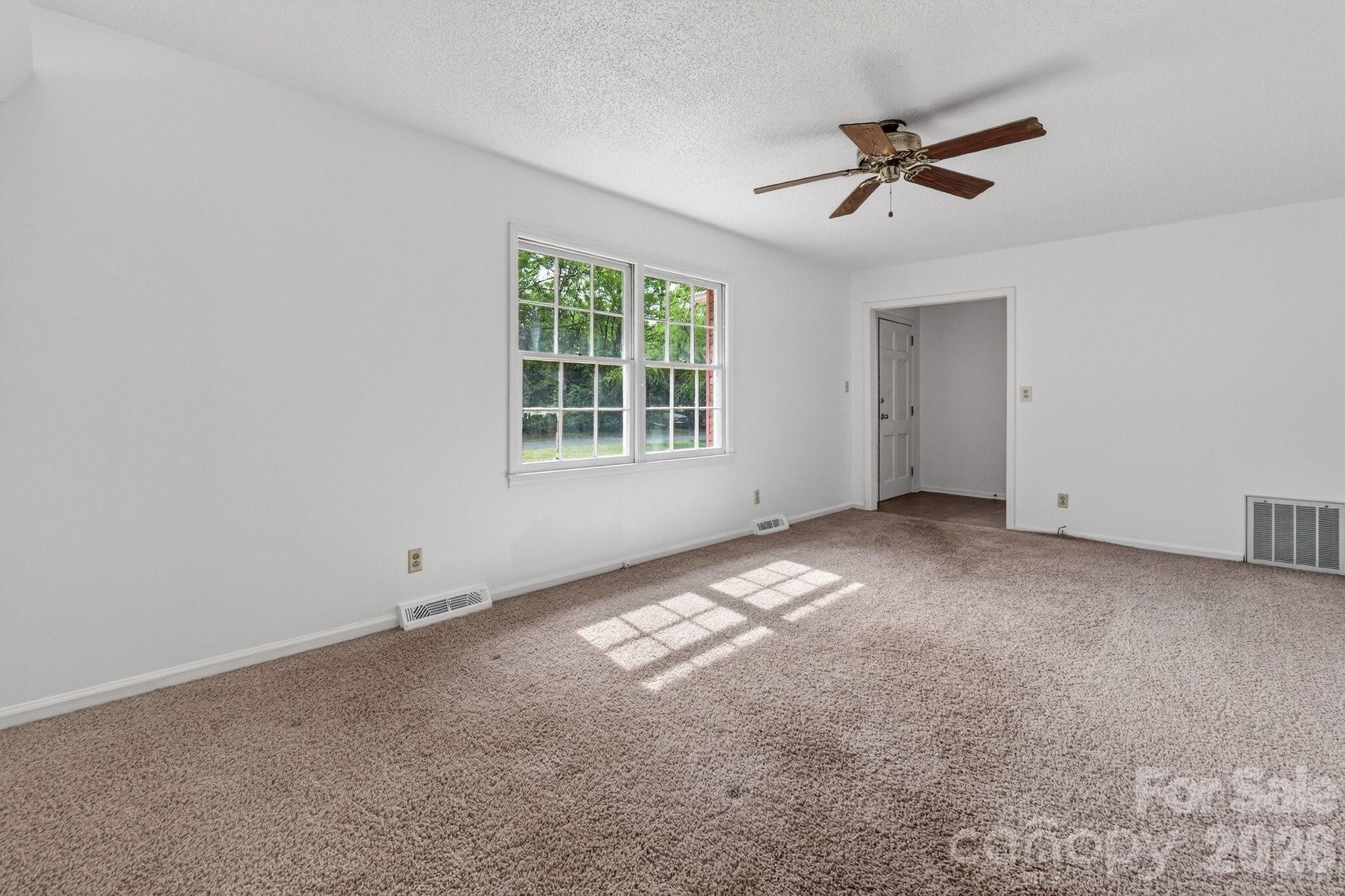710 Twin Oaks Road Property Photo 8