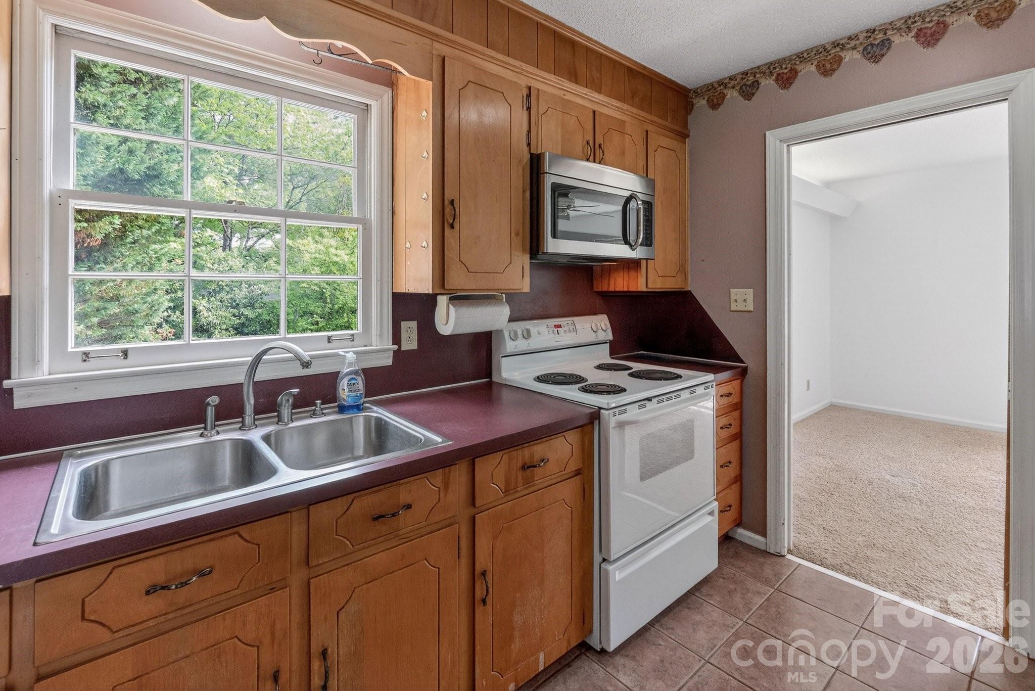 710 Twin Oaks Road Property Photo 10