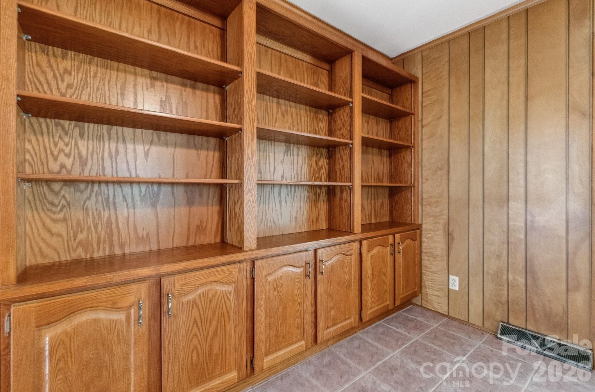 710 Twin Oaks Road Property Photo 18