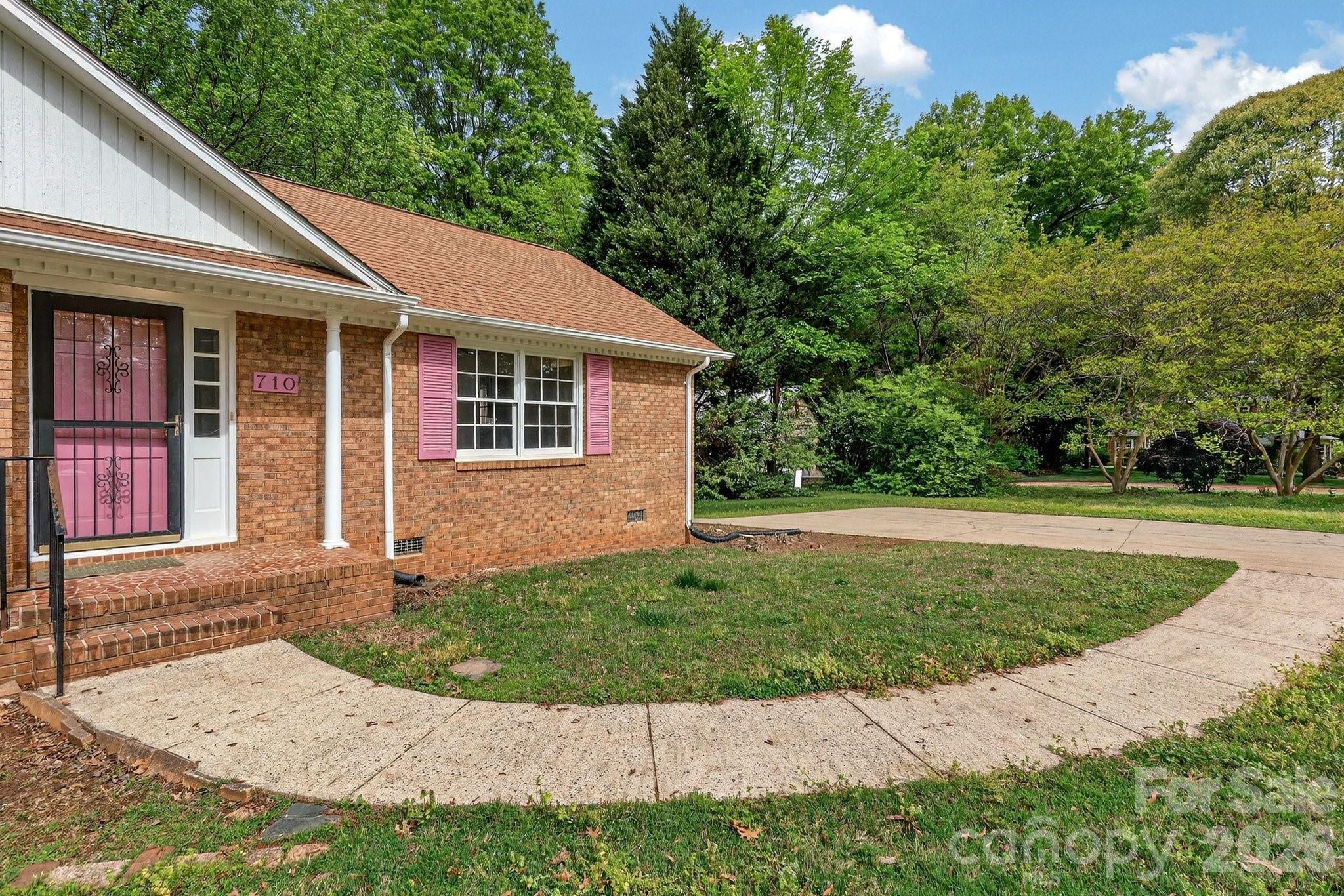 710 Twin Oaks Road Property Photo 39