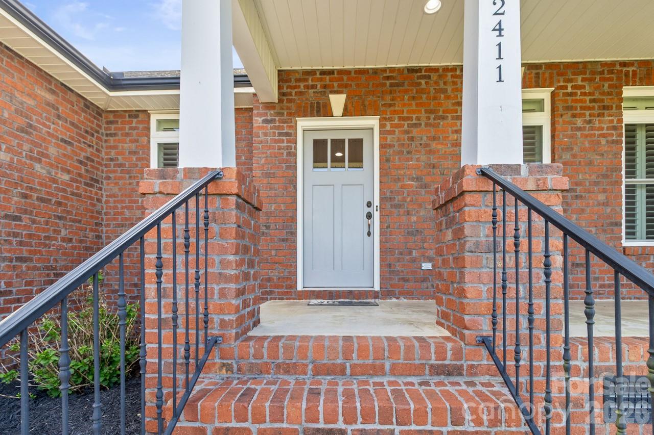 2411 Carriage Lane Property Photo 3