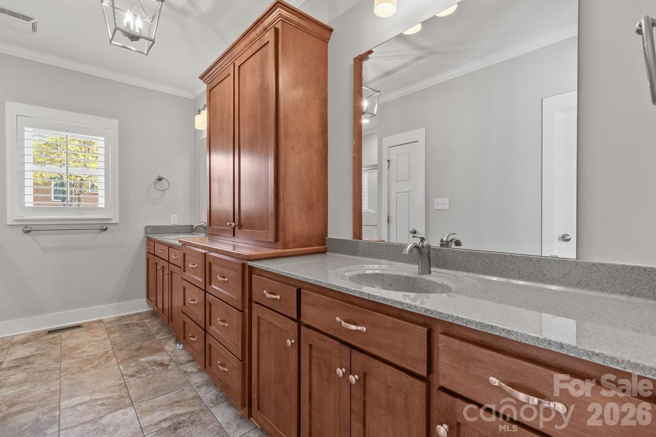 2411 Carriage Lane Property Photo 15