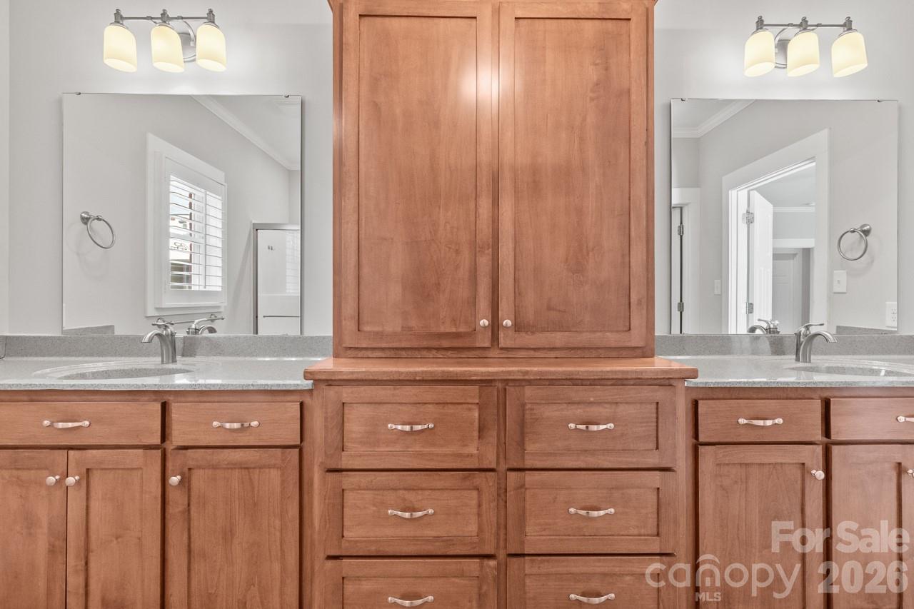 2411 Carriage Lane Property Photo 16