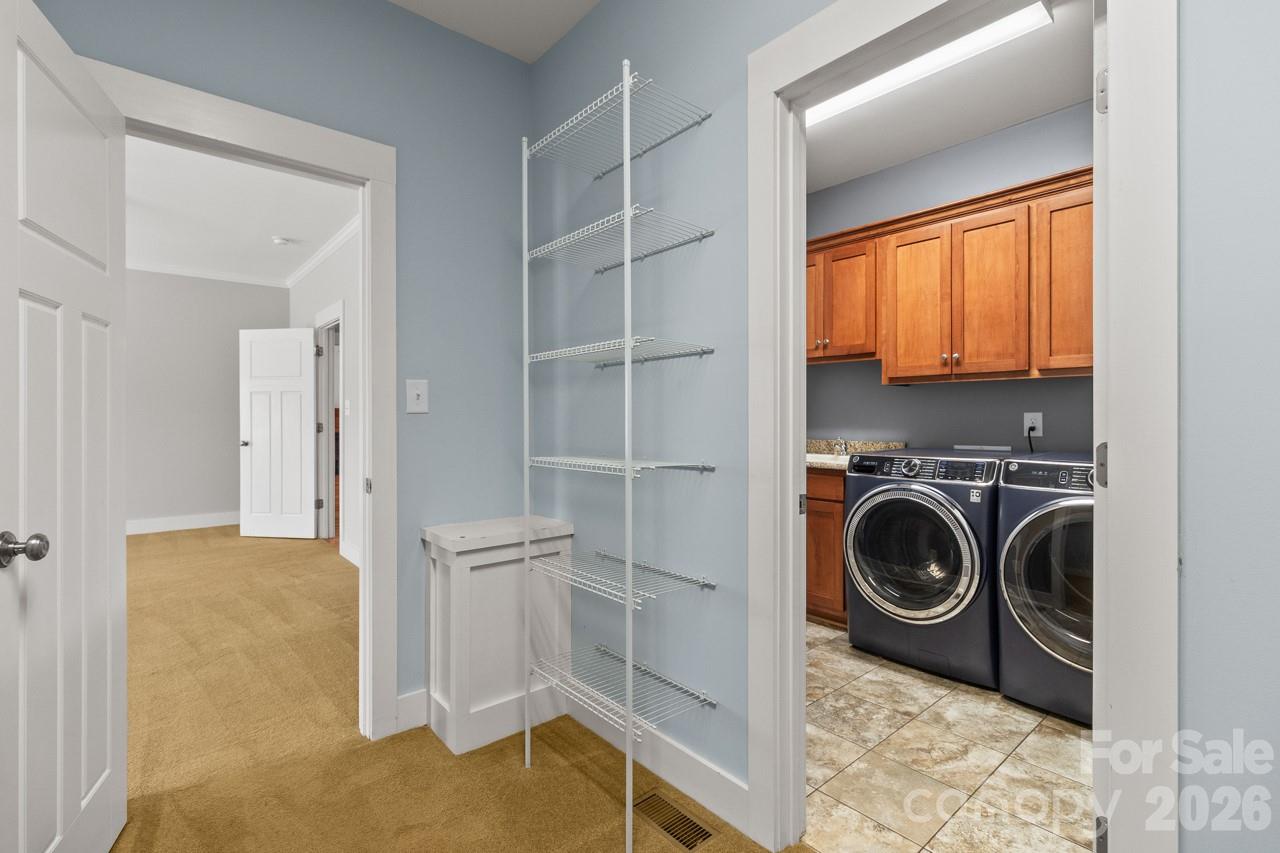 2411 Carriage Lane Property Photo 17