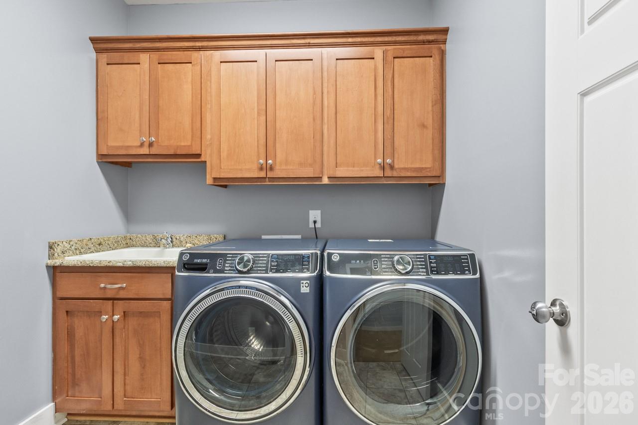 2411 Carriage Lane Property Photo 20