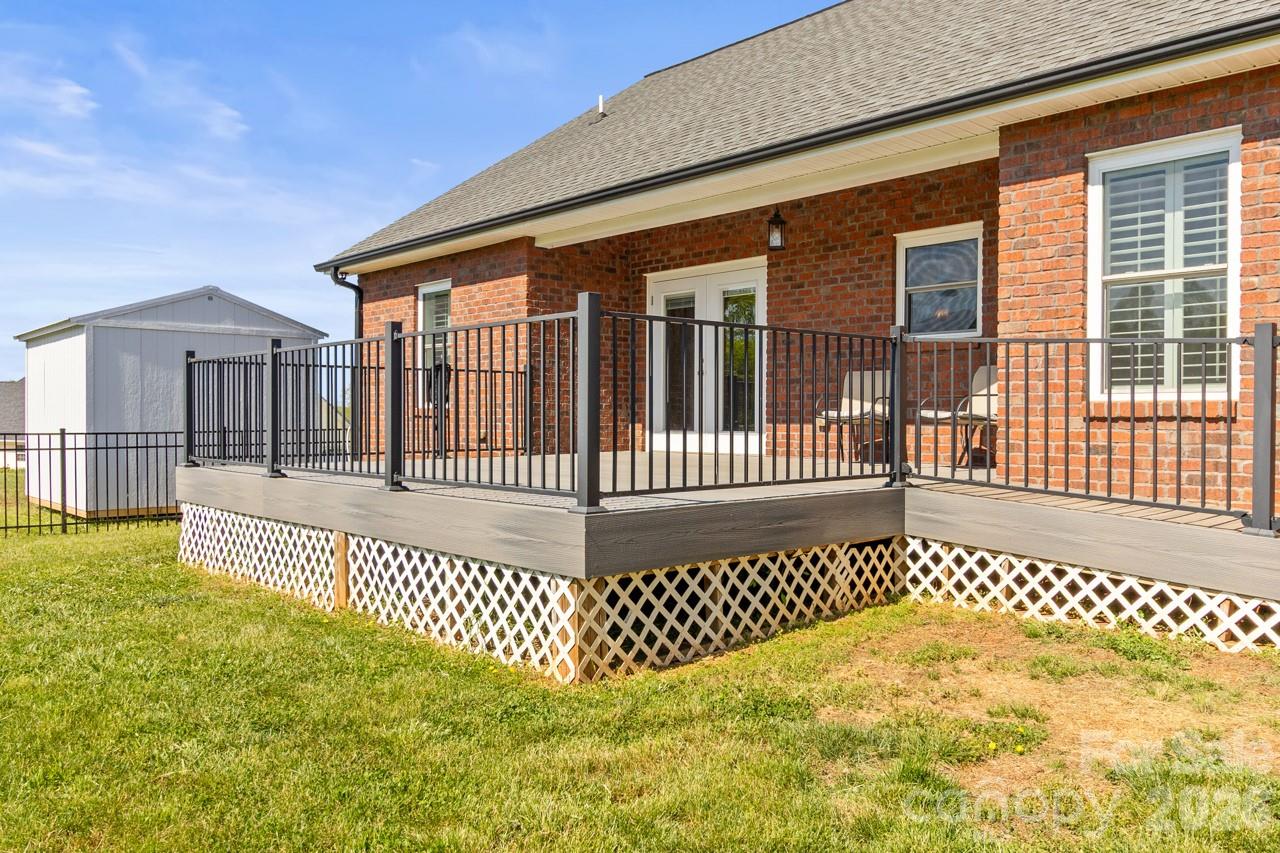 2411 Carriage Lane Property Photo 29