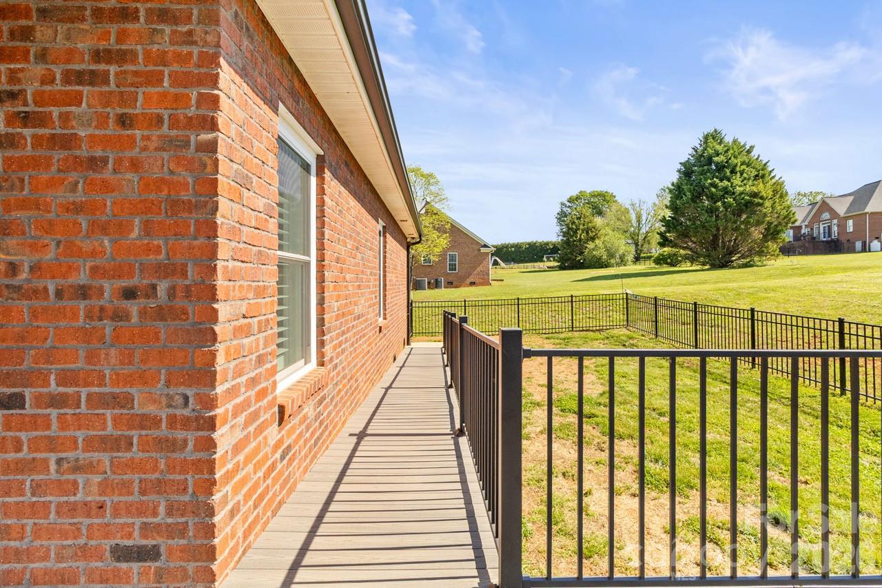 2411 Carriage Lane Property Photo 30