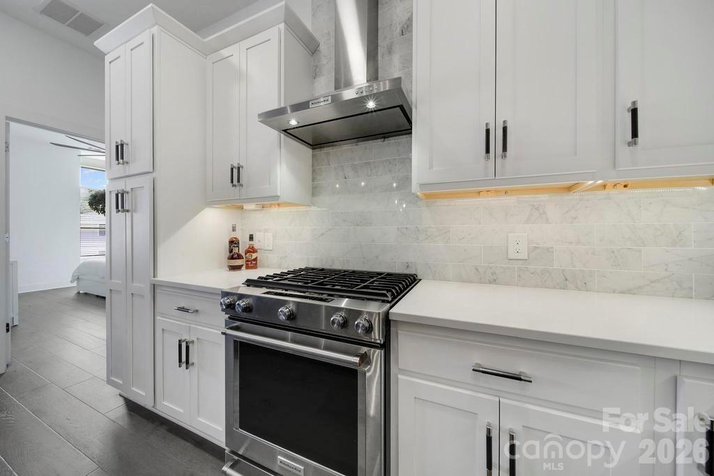 2401 Euclid Avenue 301 Property Photo 2