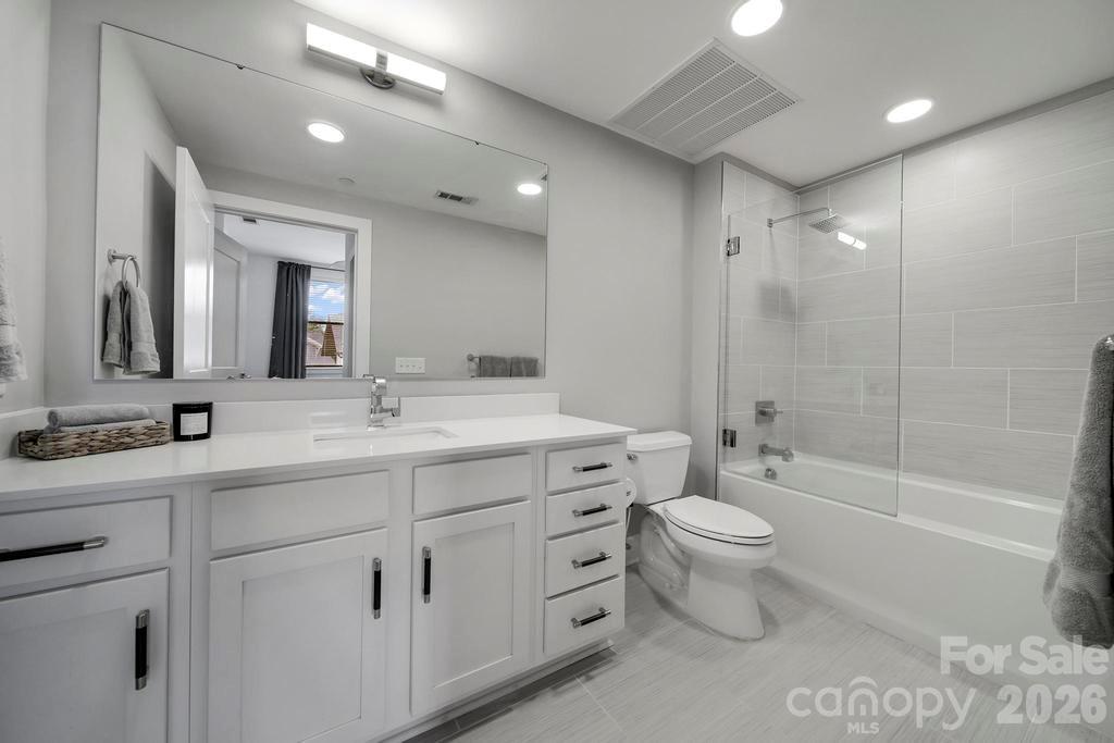 2401 Euclid Avenue 301 Property Photo 11