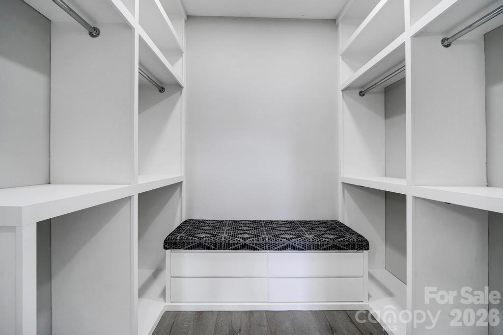 2401 Euclid Avenue 301 Property Photo 16
