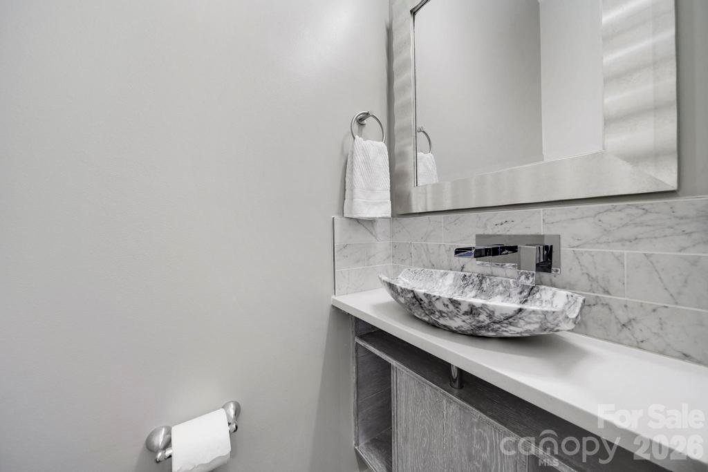 2401 Euclid Avenue 301 Property Photo 17