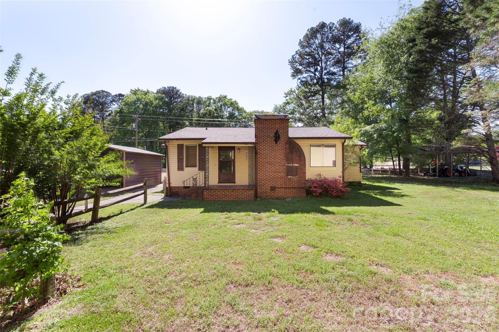 5208 Hickory Grove Road Property Photo 3