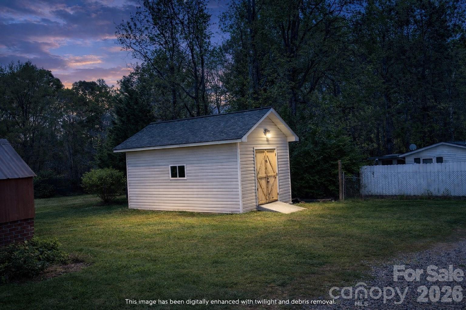 232 Summertree Drive Property Photo 3