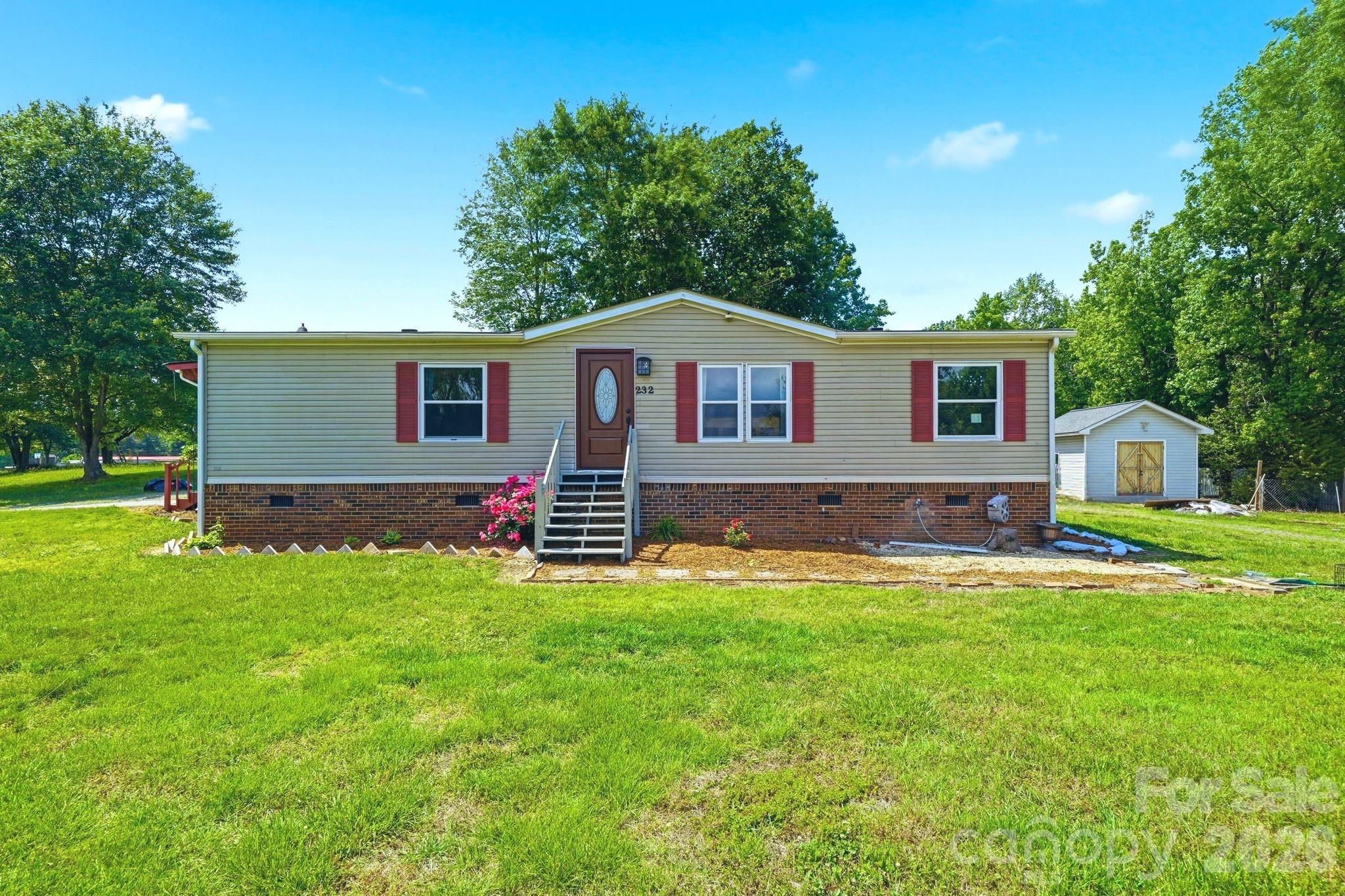 232 Summertree Drive Property Photo 6