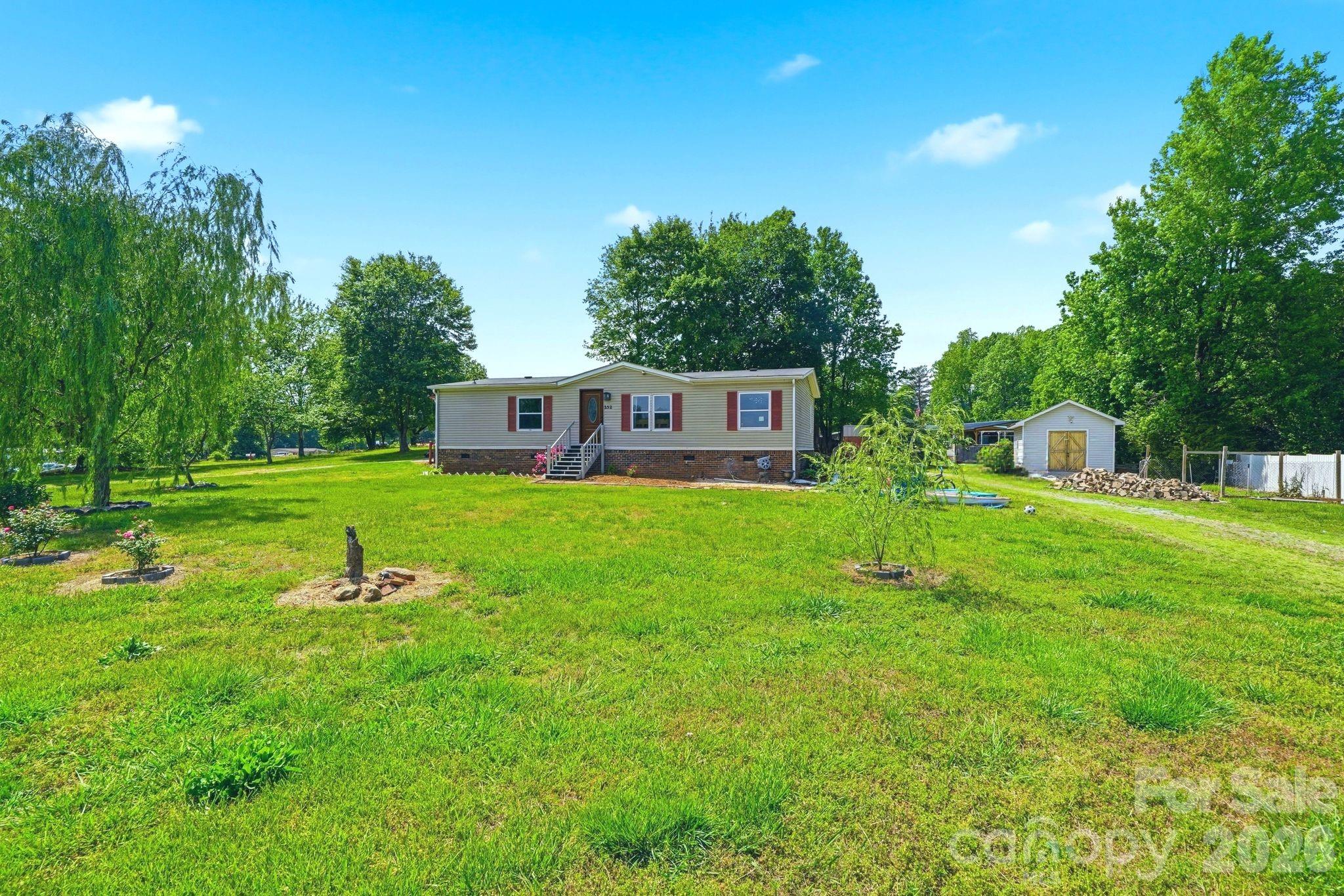 232 Summertree Drive Property Photo 7