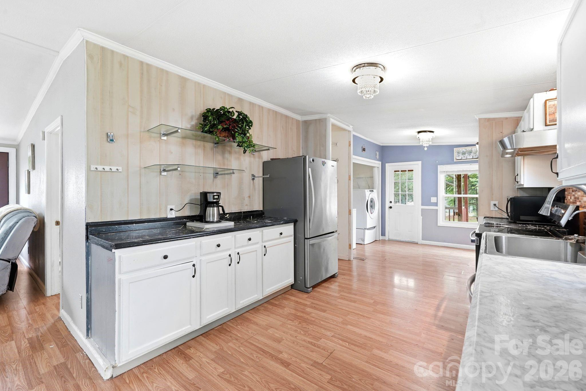 232 Summertree Drive Property Photo 8