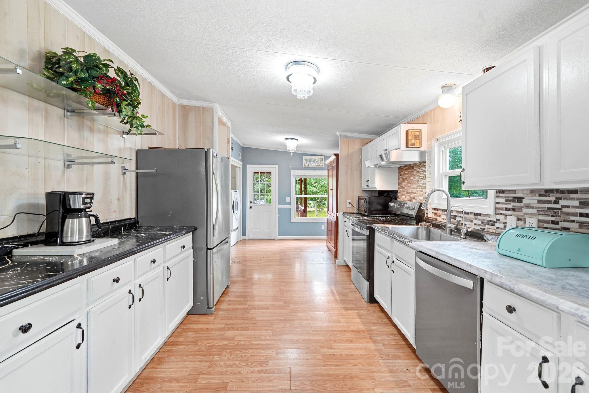 232 Summertree Drive Property Photo 10