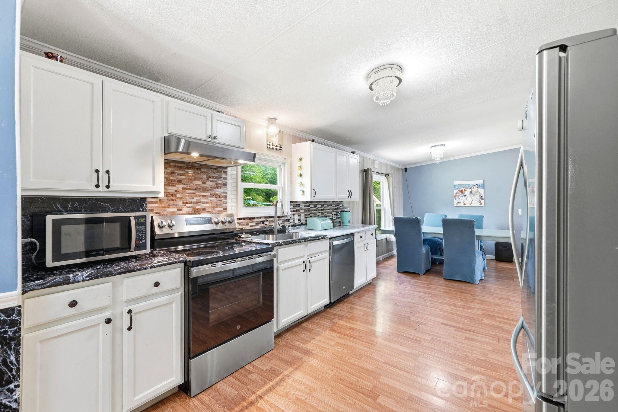 232 Summertree Drive Property Photo 11