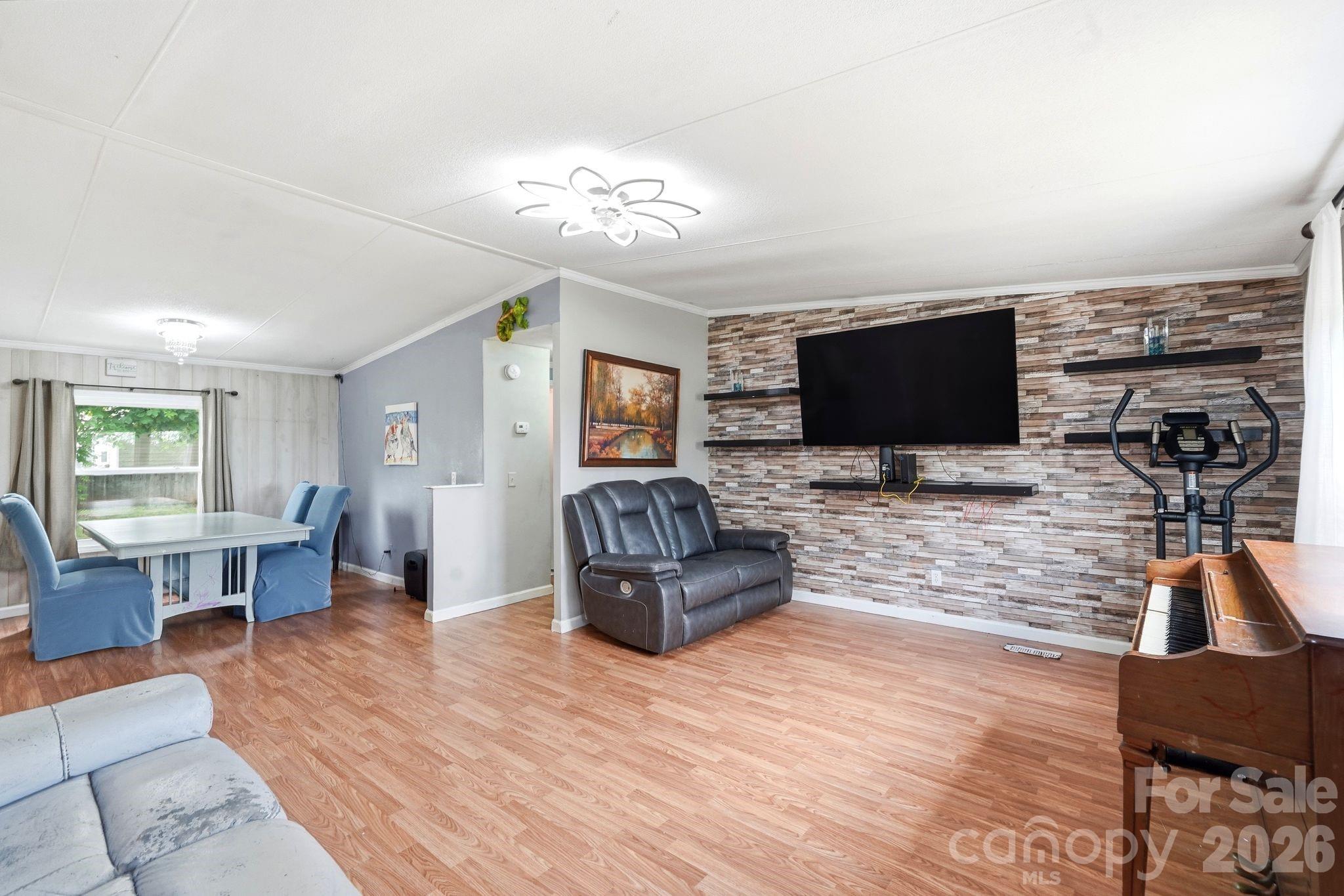 232 Summertree Drive Property Photo 17
