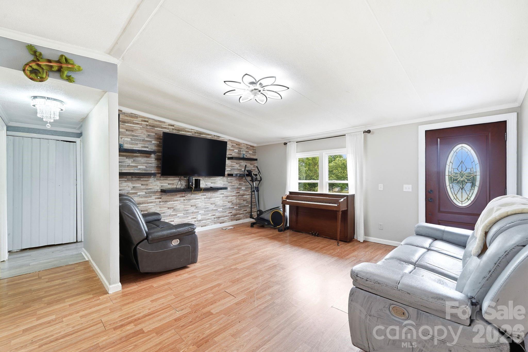 232 Summertree Drive Property Photo 18