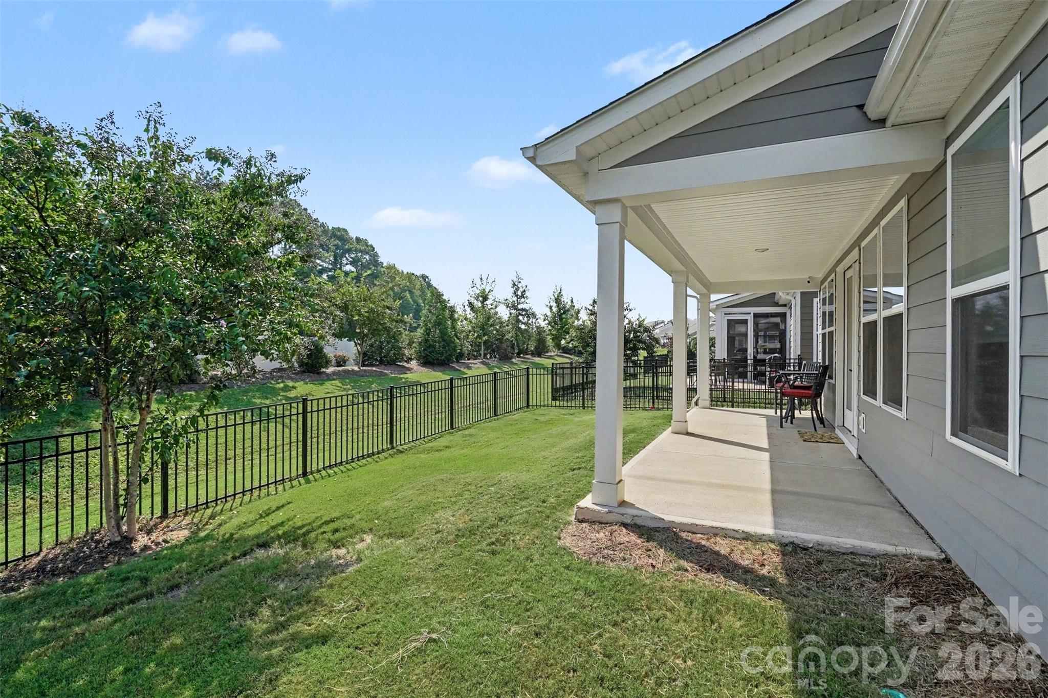 10420 Superb Lane Property Photo 4