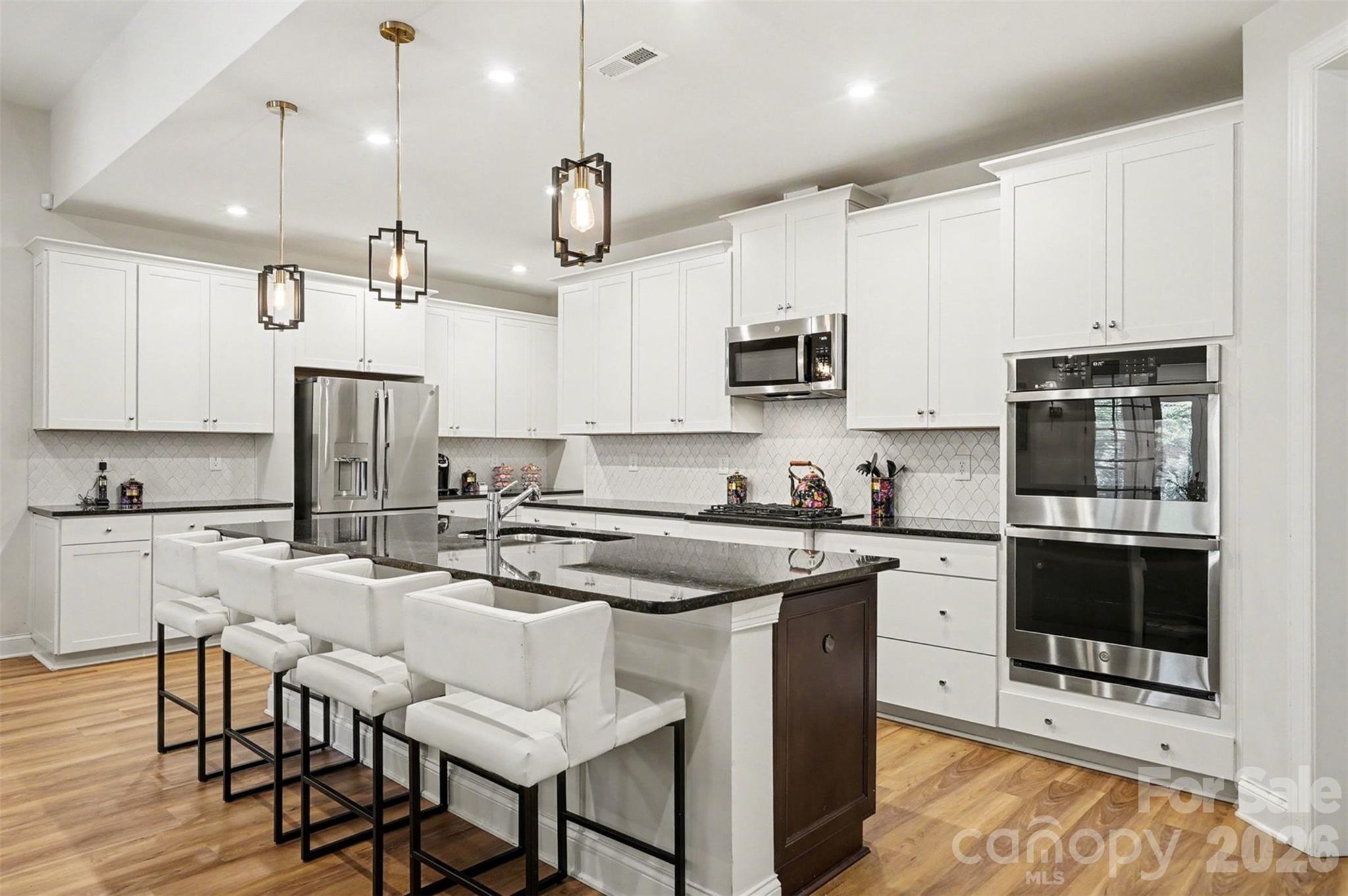 10420 Superb Lane Property Photo 8