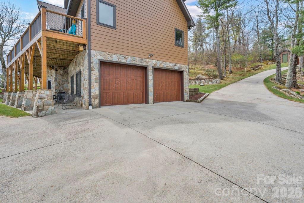 7054 Grandview Circle Property Photo 4